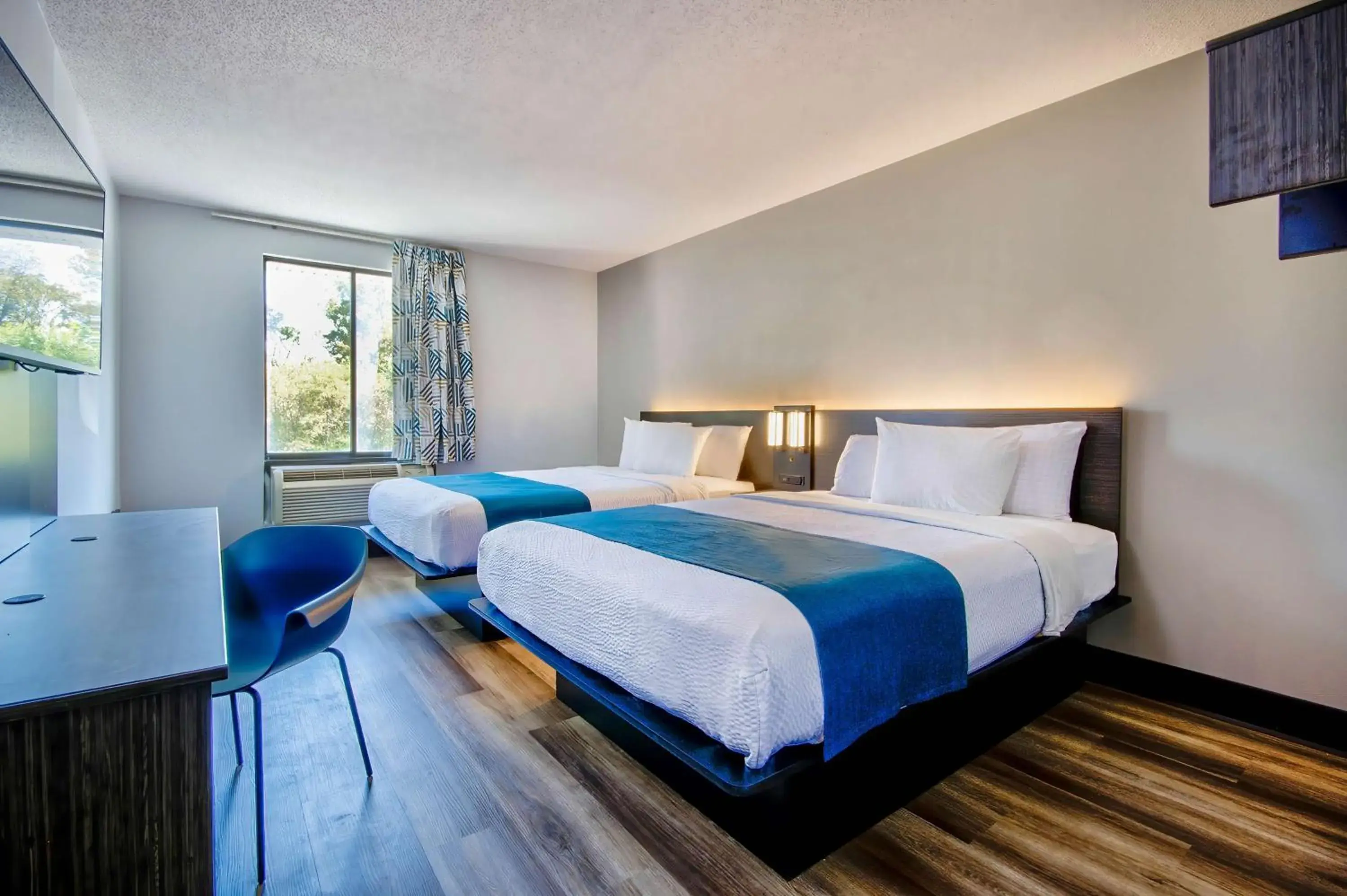 Queen Room with Two Queen Beds - Non-Smoking in Motel 6 Jeffersonville, IN Queen Room with Two Queen Beds - Non-Smoking in Motel 6 Jeffersonville, IN