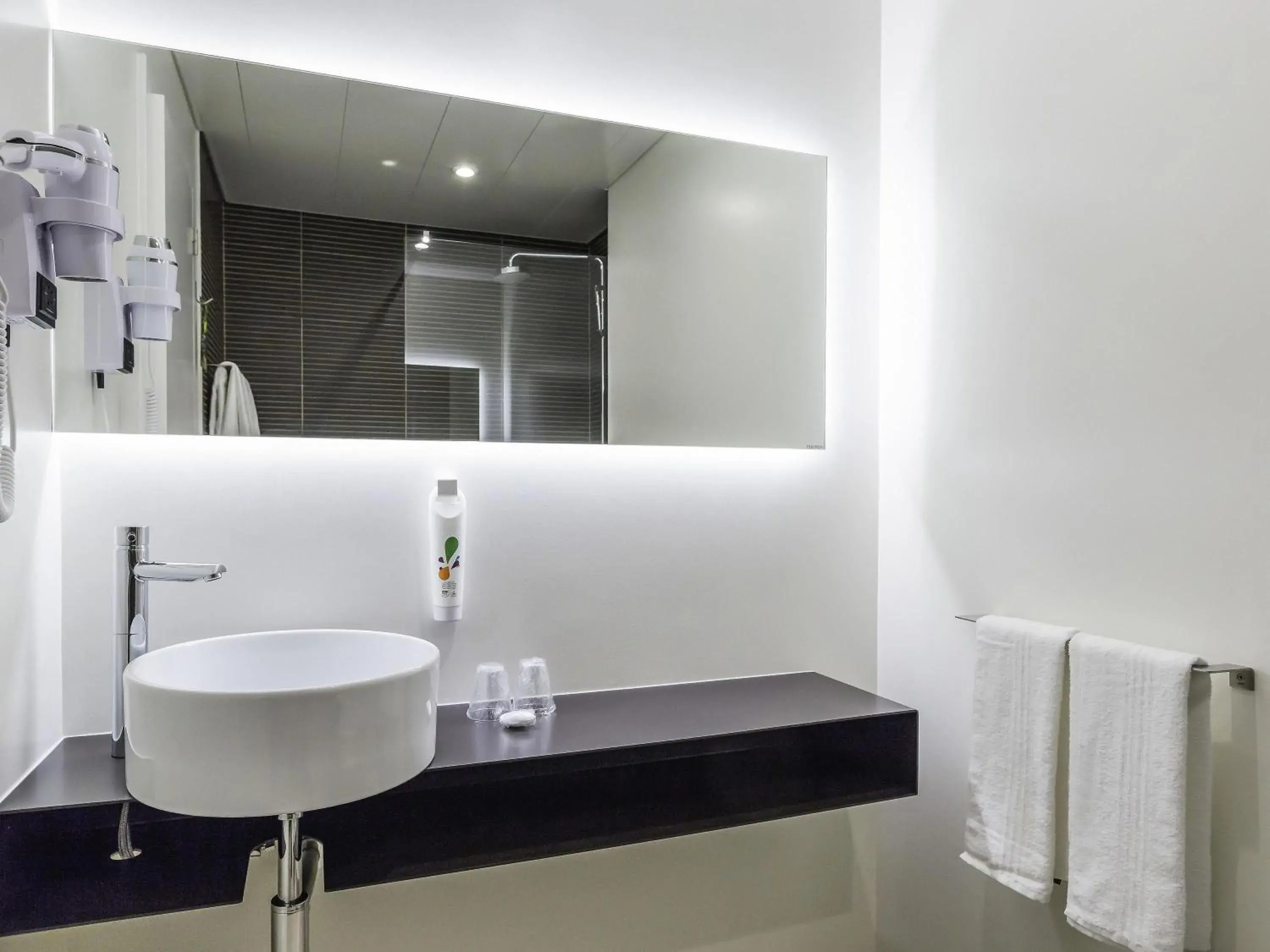 Superior Twin Room in Ibis Styles Lisboa Centro Marquês de Pombal Superior Twin Room in Ibis Styles Lisboa Centro Marquês de Pombal