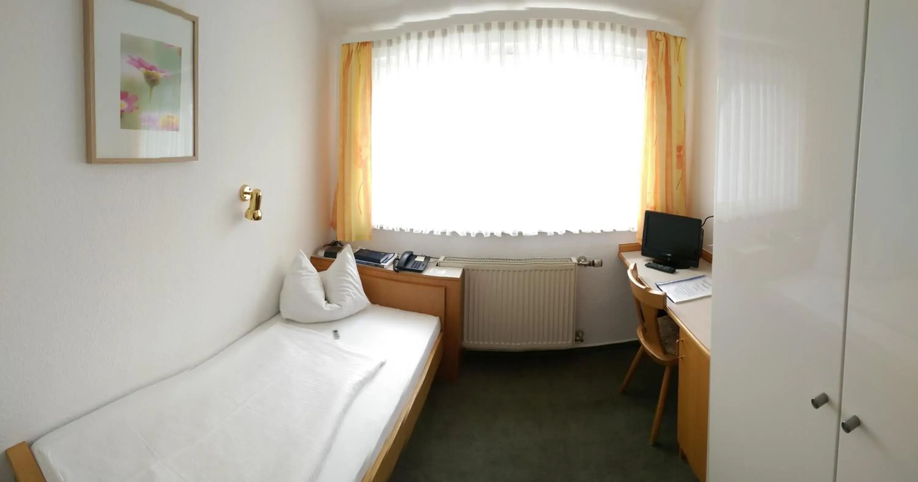 Economy Single Room - single occupancy in Hotel Garni Schmid Economy Single Room - single occupancy in Hotel Garni Schmid
