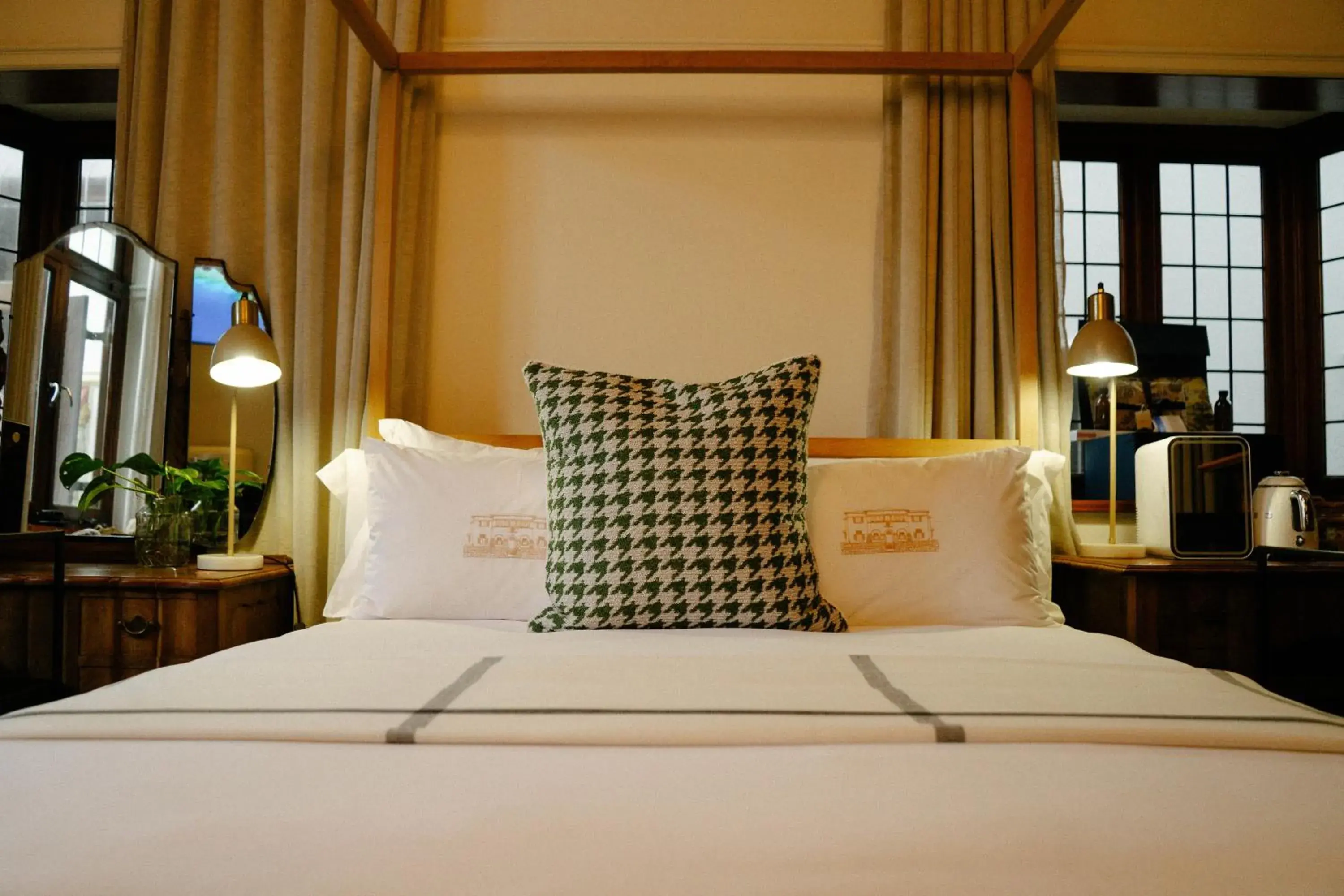 Deluxe Double or Twin Room with Garden View - single occupancy in Sonnekus Boutique Hotel & Bistro in St James Deluxe Double or Twin Room with Garden View - single occupancy in Sonnekus Boutique Hotel & Bistro in St James