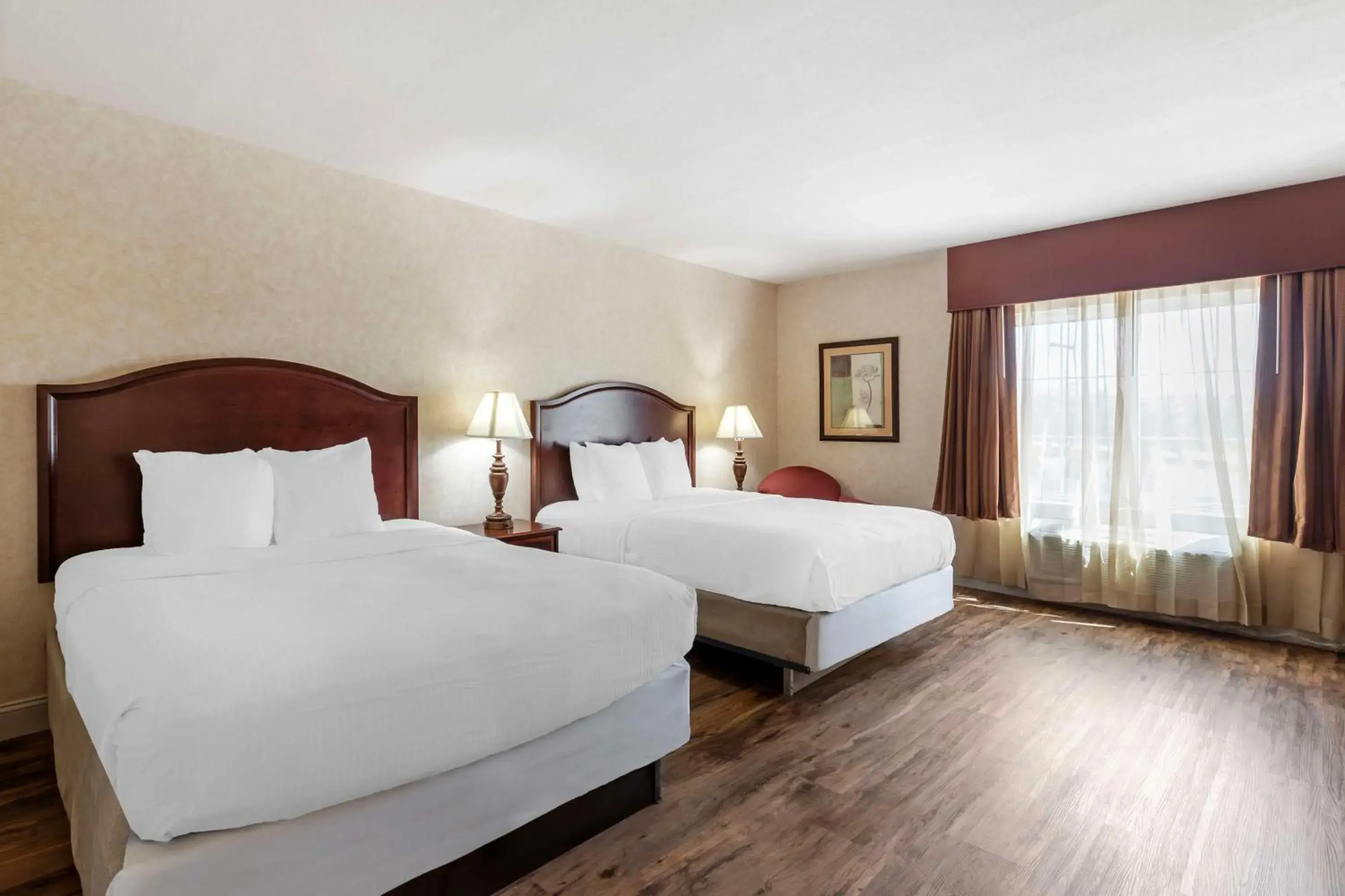 Business Queen Room with Two Queen Beds - Pool View/Non-Smoking in Best Western Plus Steeplegate Inn Business Queen Room with Two Queen Beds - Pool View/Non-Smoking in Best Western Plus Steeplegate Inn