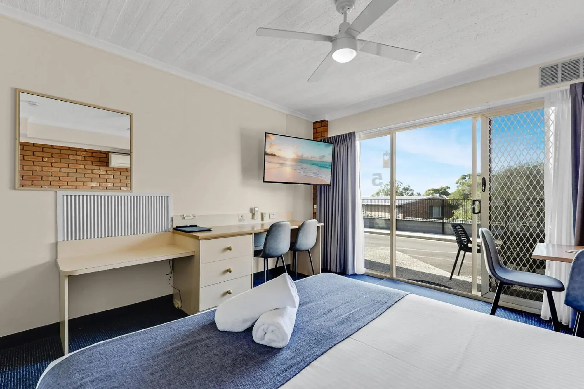 Ground Family Suite in Sapphire Waters Motor Inn Ground Family Suite in Sapphire Waters Motor Inn