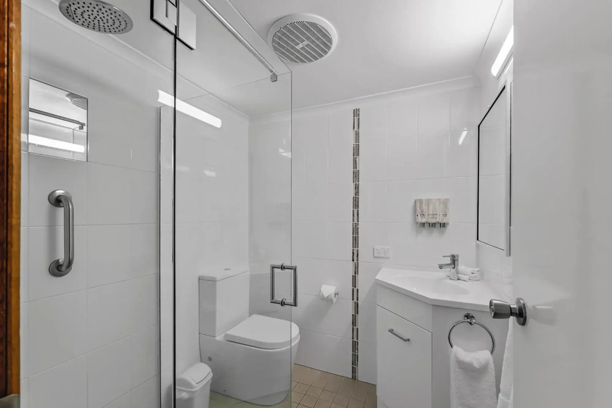 Twin Room in Sapphire Waters Motor Inn Twin Room in Sapphire Waters Motor Inn