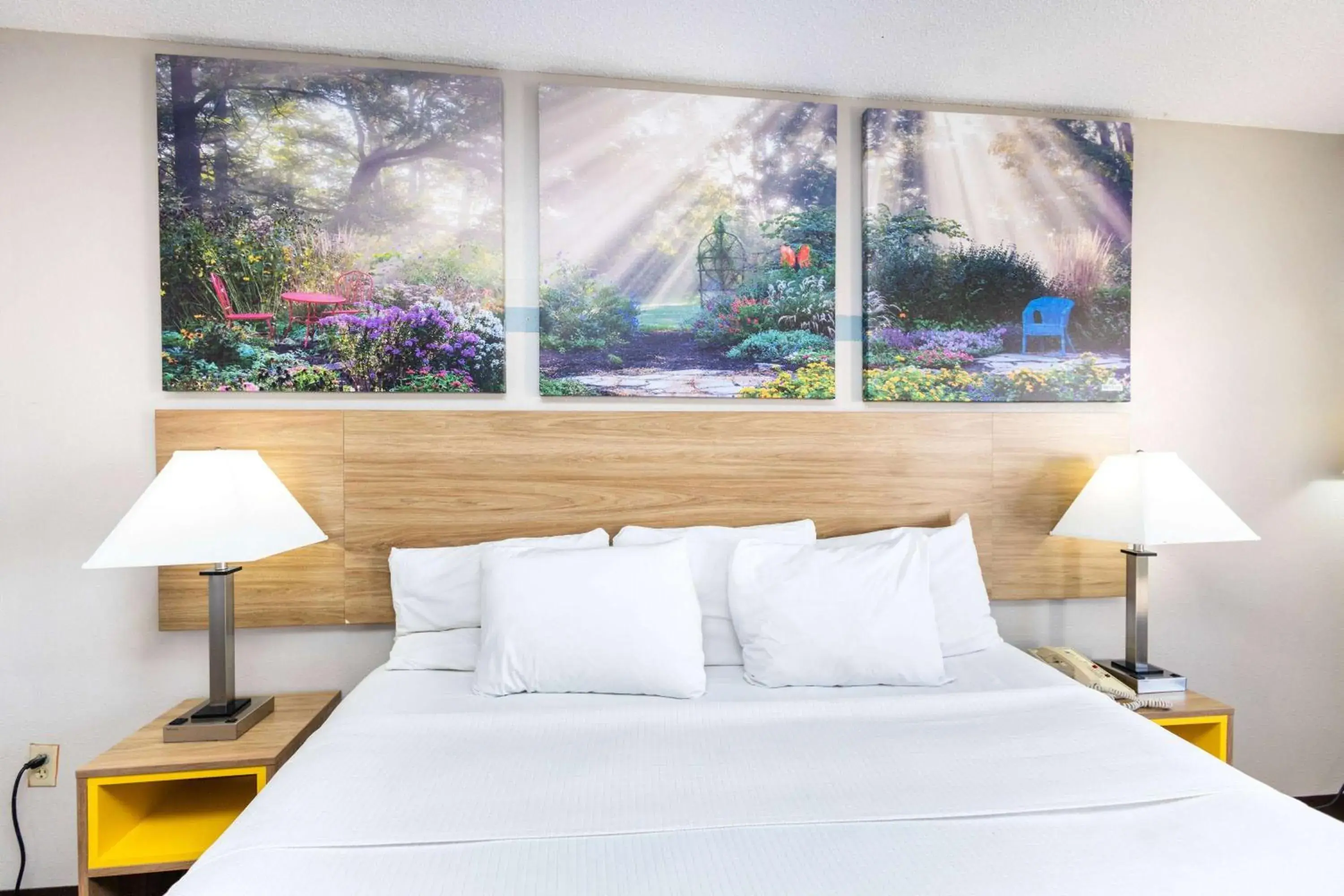 King Room - Mobility Access/Non-Smoking in Days Inn by Wyndham Dayton Huber Heights Northeast King Room - Mobility Access/Non-Smoking in Days Inn by Wyndham Dayton Huber Heights Northeast