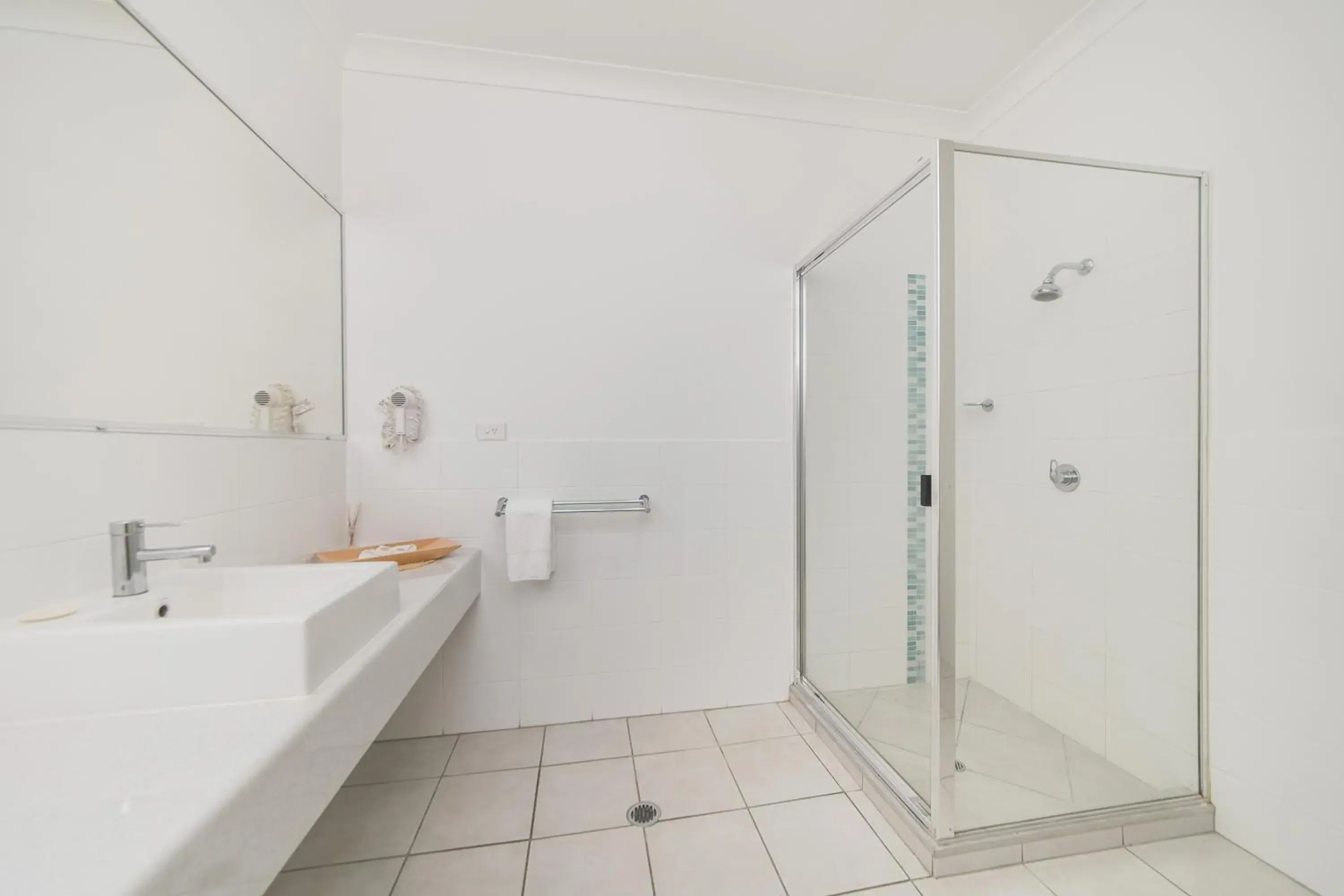 Standard Triple Room in The Coast Motel Standard Triple Room in The Coast Motel