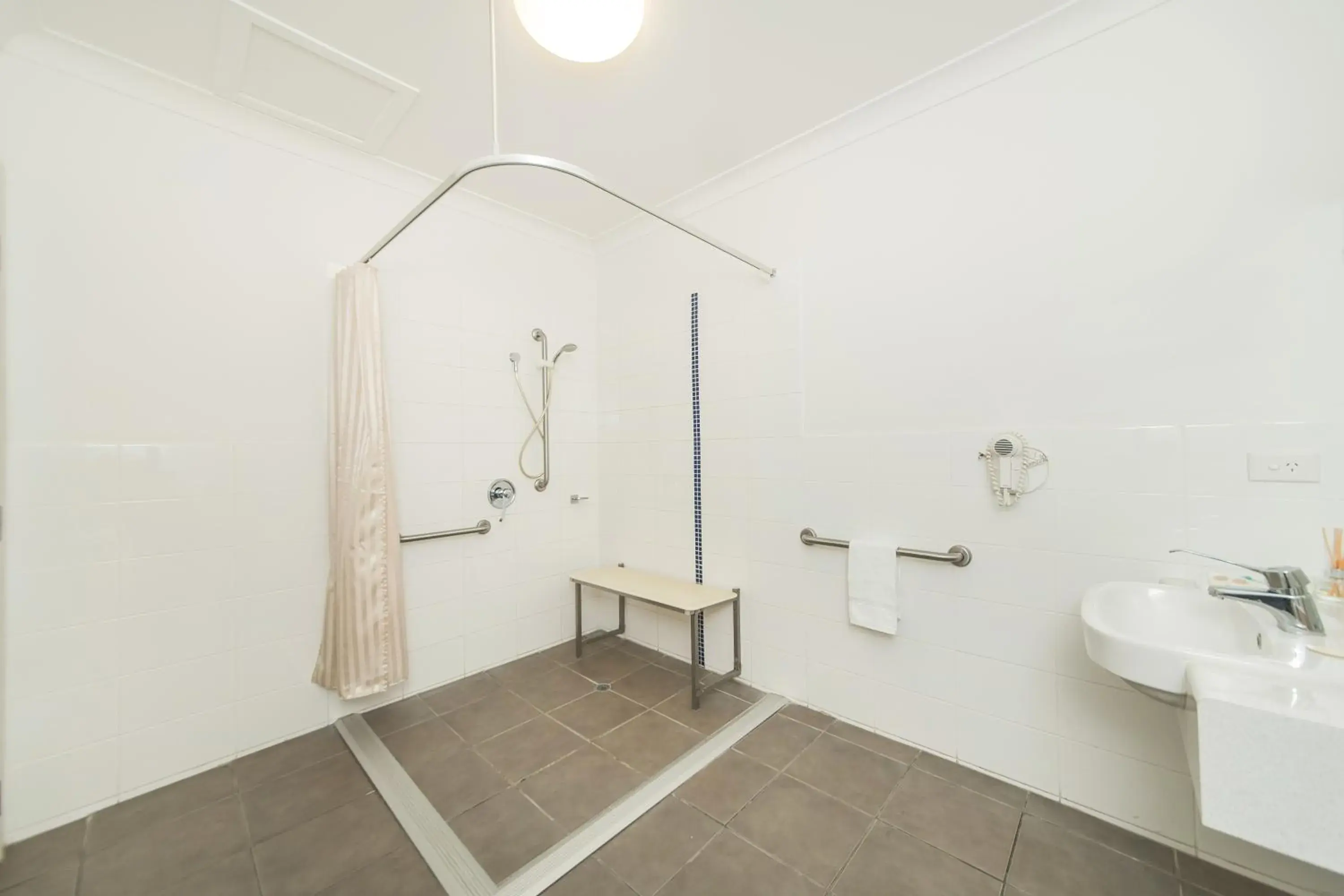 Standard Double or Twin Room - Disability Access in The Coast Motel Standard Double or Twin Room - Disability Access in The Coast Motel