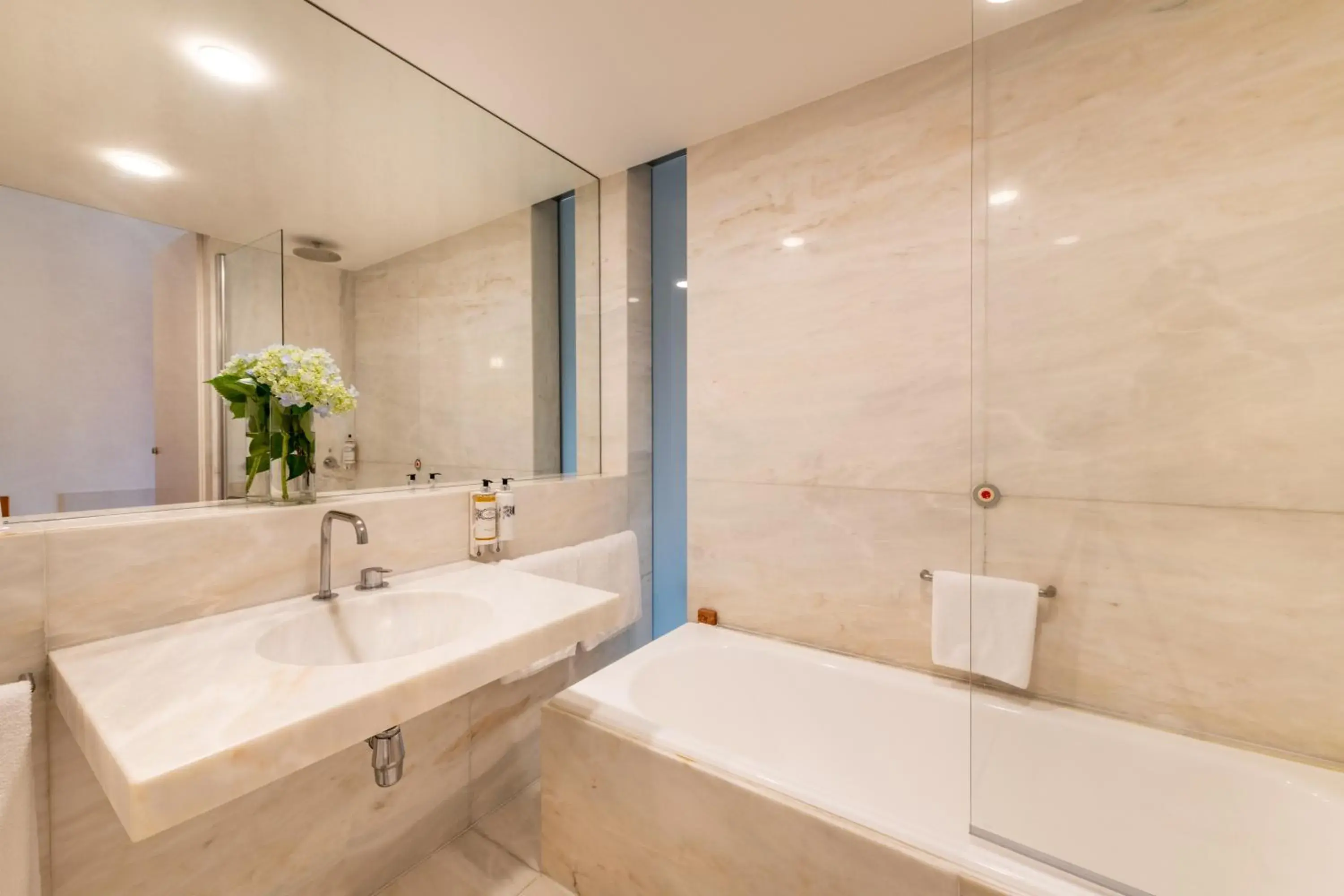 Superior Twin Room in Pousada Mosteiro de Amares Superior Twin Room in Pousada Mosteiro de Amares