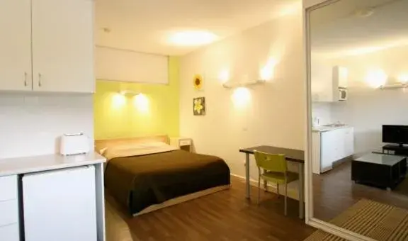 Queen Studio in Ultimate Apartments Bondi Beach Queen Studio in Ultimate Apartments Bondi Beach