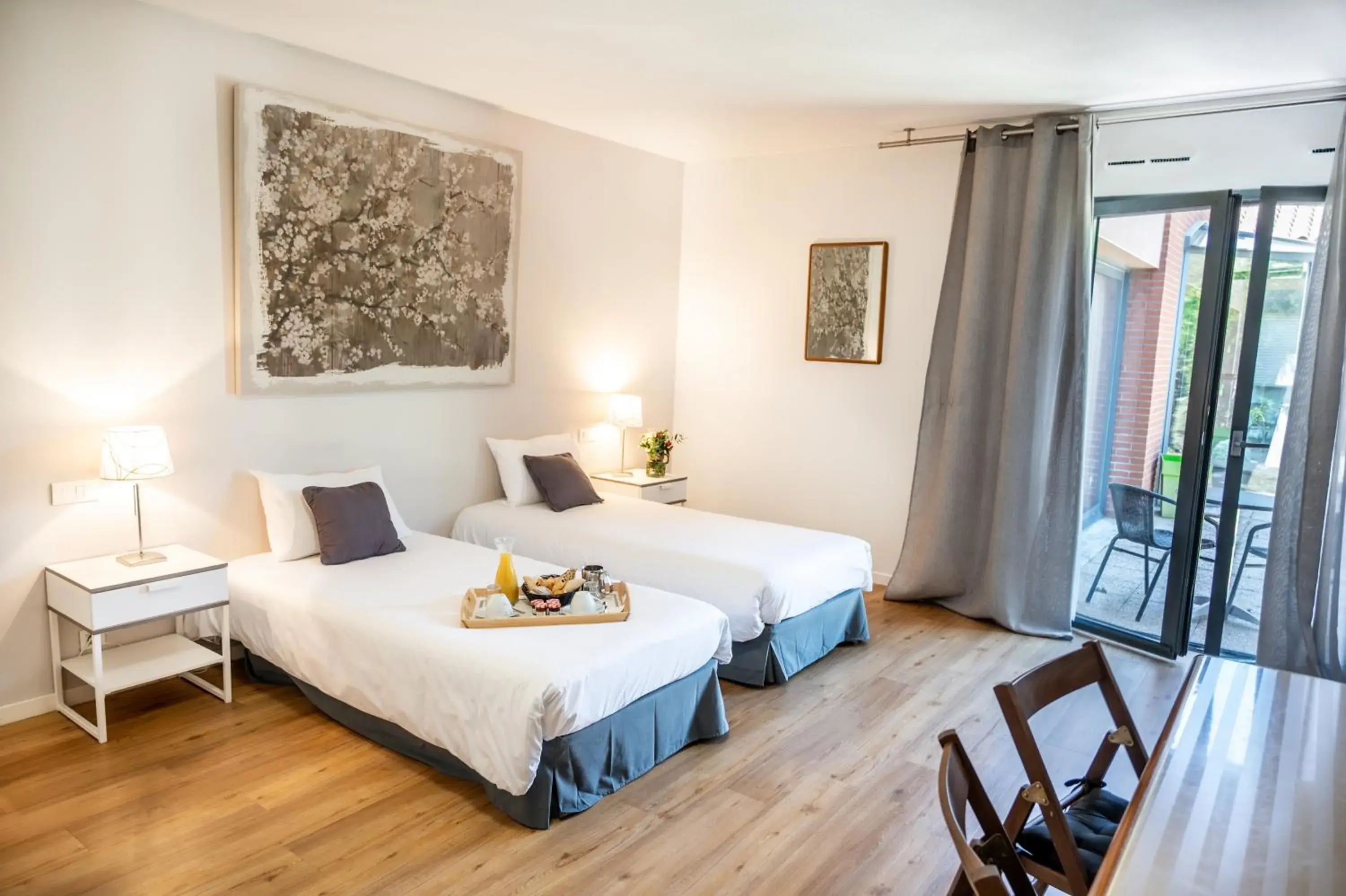 Standard Twin Room in Hôtel & Events LE PATIO OCCITAN - Toulouse Ouest - La Ramée Standard Twin Room in Hôtel & Events LE PATIO OCCITAN - Toulouse Ouest - La Ramée