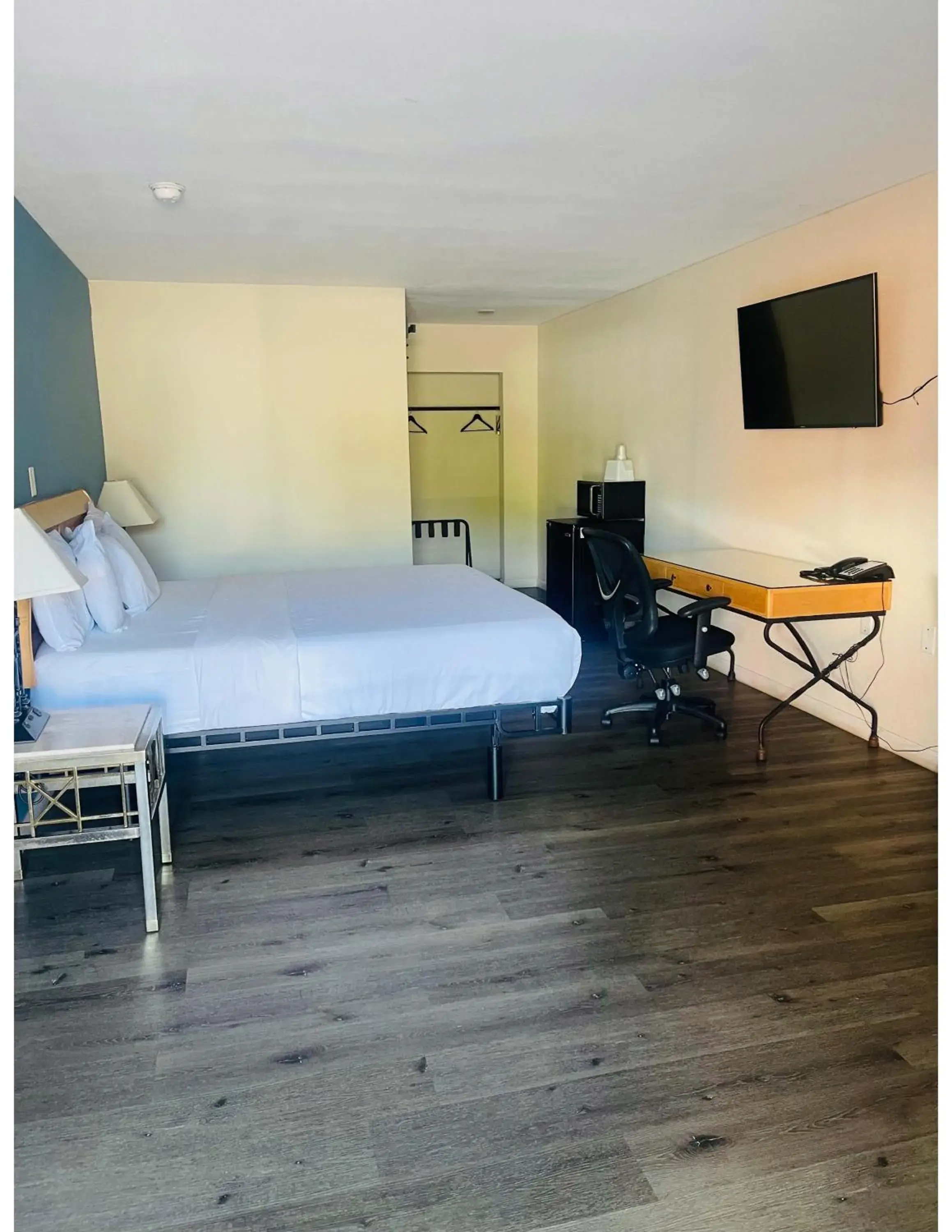 King Room - Non-Smoking in Super Inn Downtown King Room - Non-Smoking in Super Inn Downtown