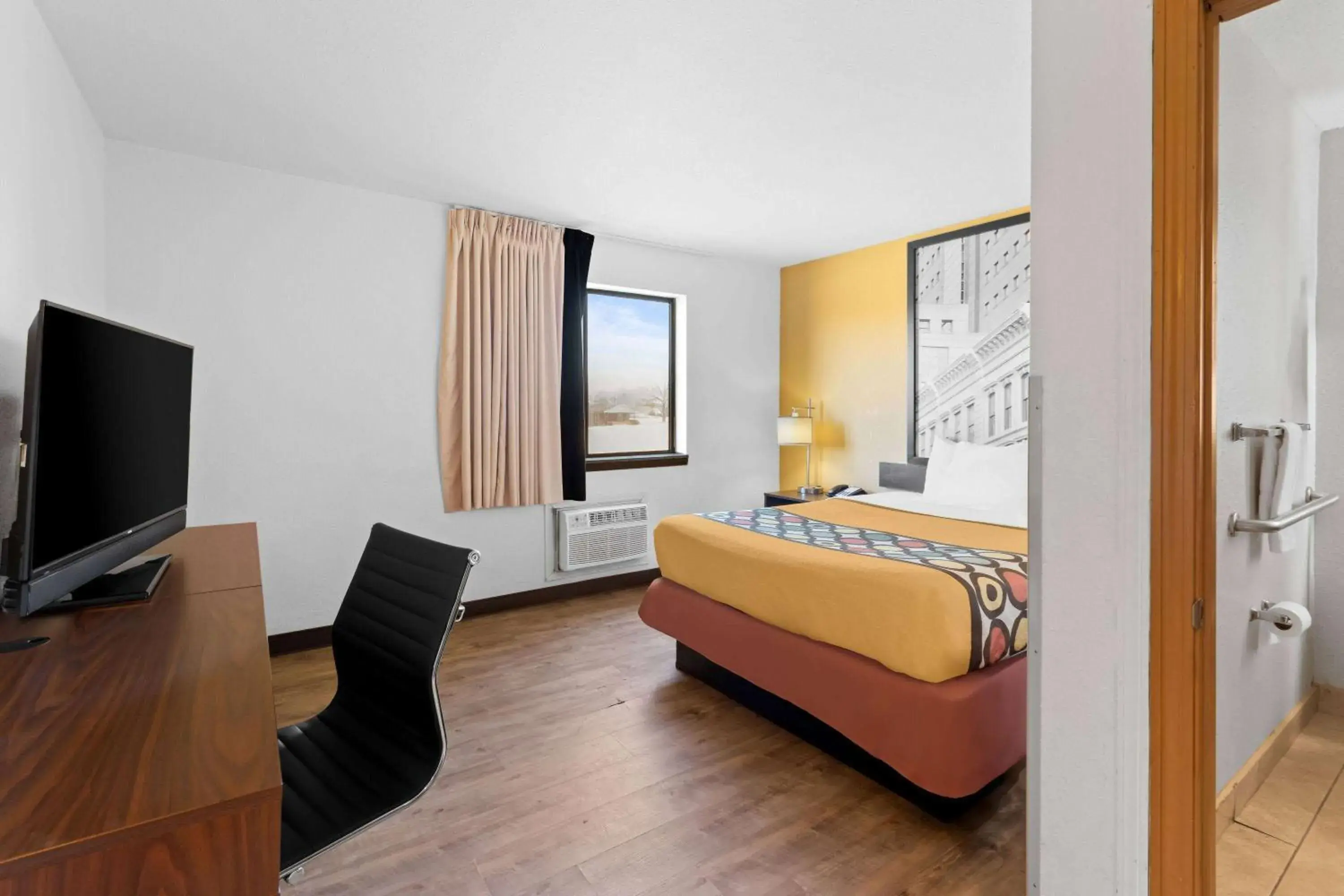 Queen Room - Mobility Access/Non-Smoking in Super 8 by Wyndham Elizabethtown Queen Room - Mobility Access/Non-Smoking in Super 8 by Wyndham Elizabethtown