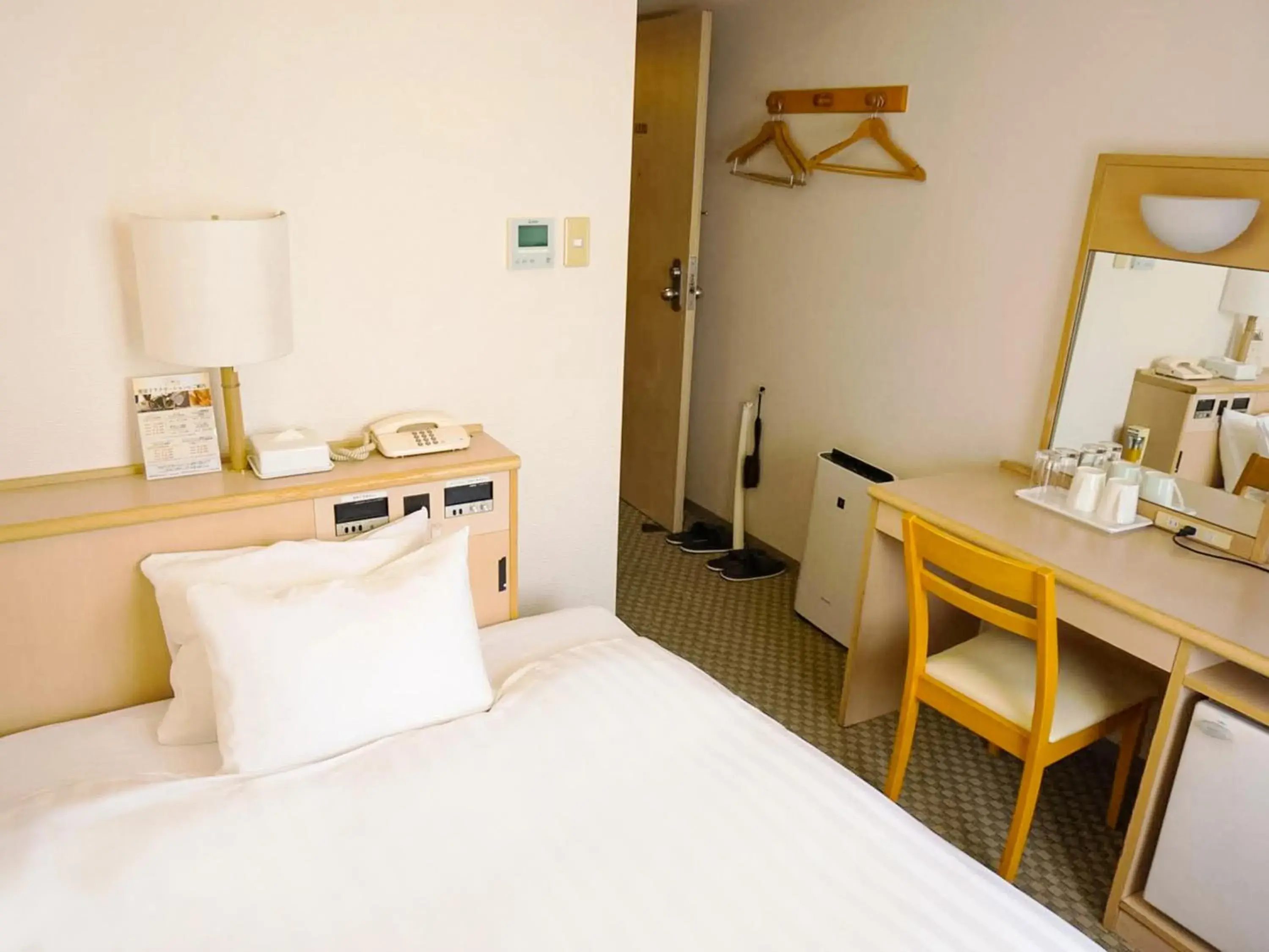 Double Room with Small Double Bed - single occupancy - Non-Smoking in Kobe Port Tower Hotel Double Room with Small Double Bed - single occupancy - Non-Smoking in Kobe Port Tower Hotel
