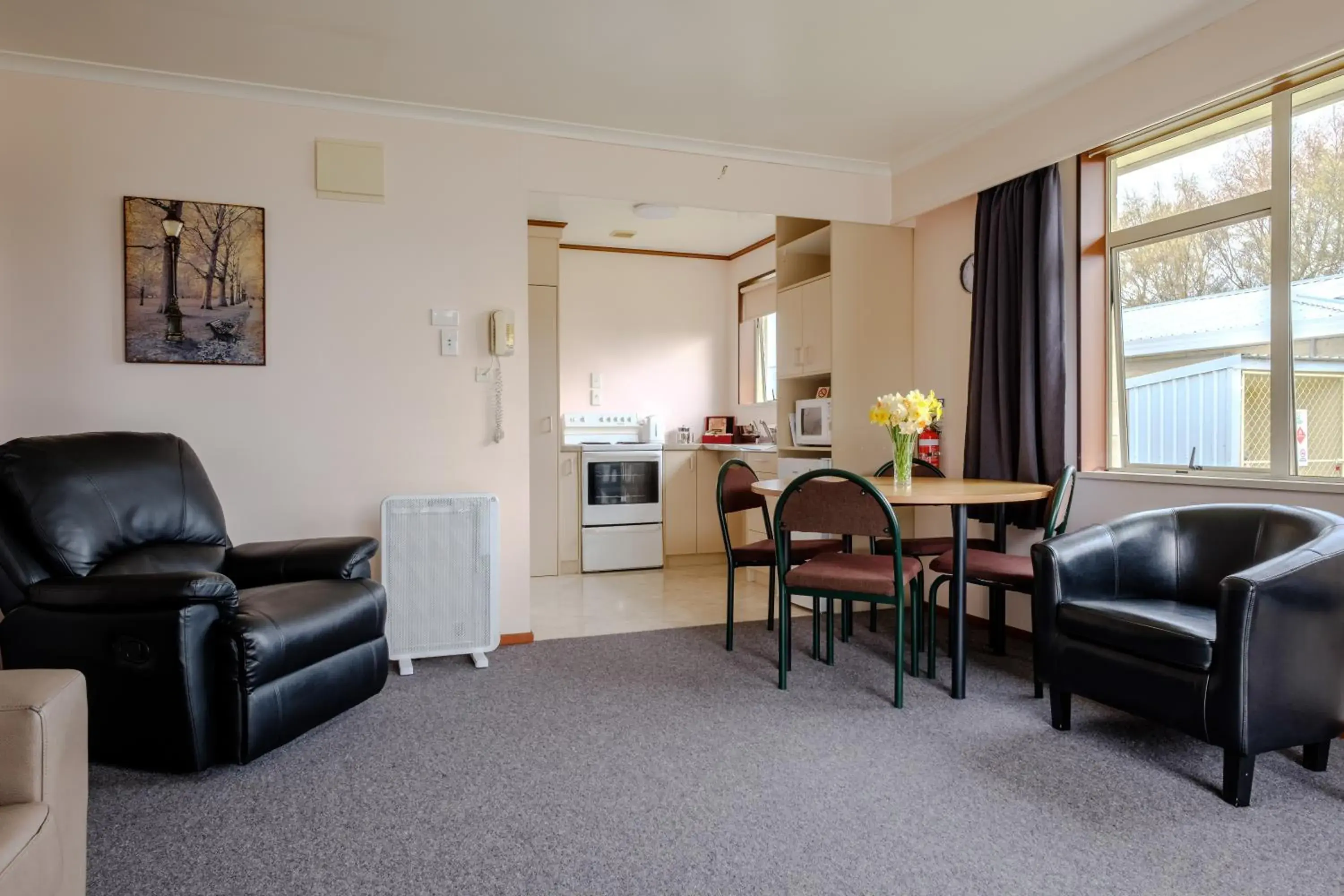 Two-Bedroom Family Suite in Esplanade Motels Two-Bedroom Family Suite in Esplanade Motels