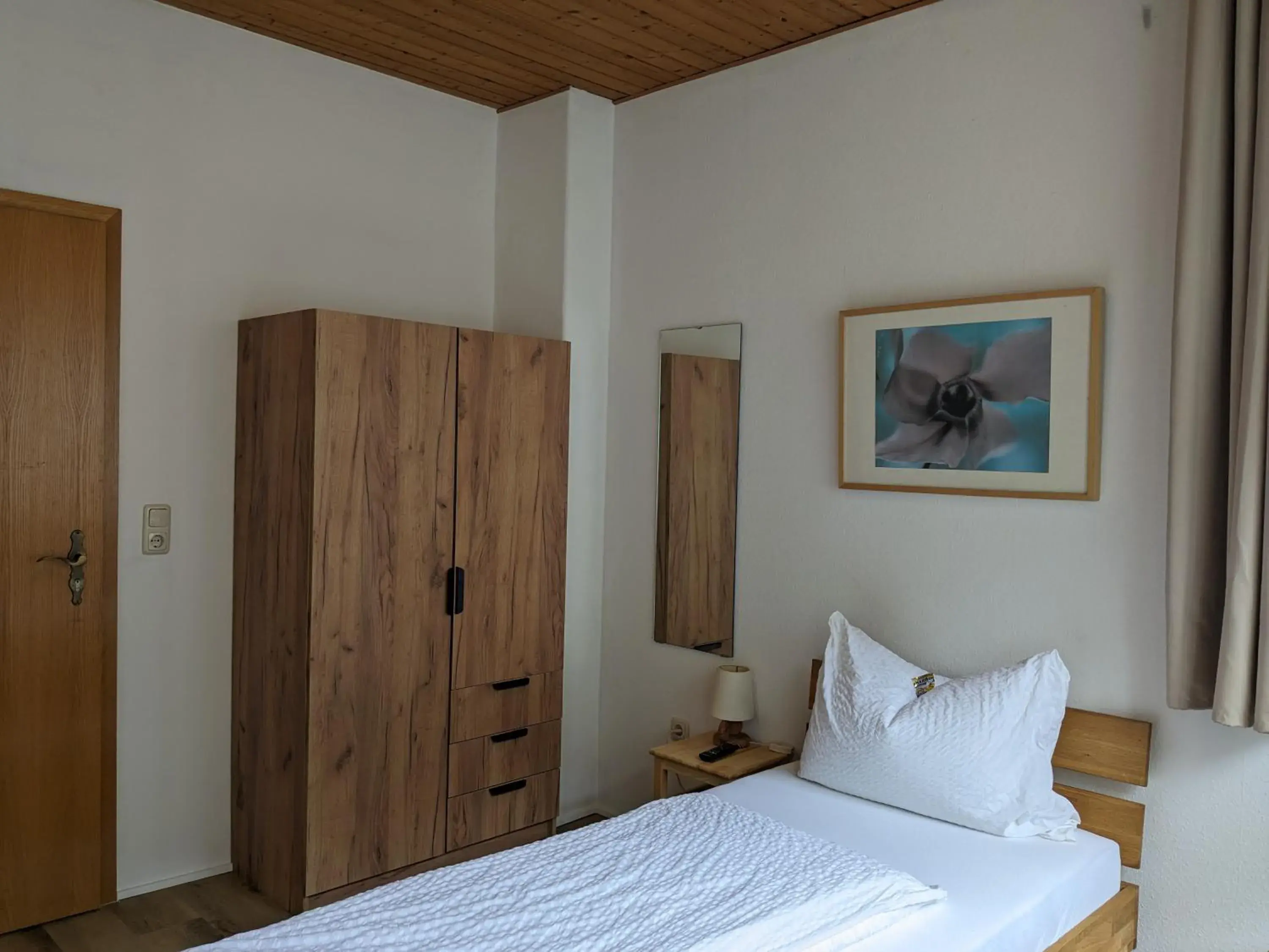 Single Room with Balcony in Hotel Pension Winzerhaus Single Room with Balcony in Hotel Pension Winzerhaus