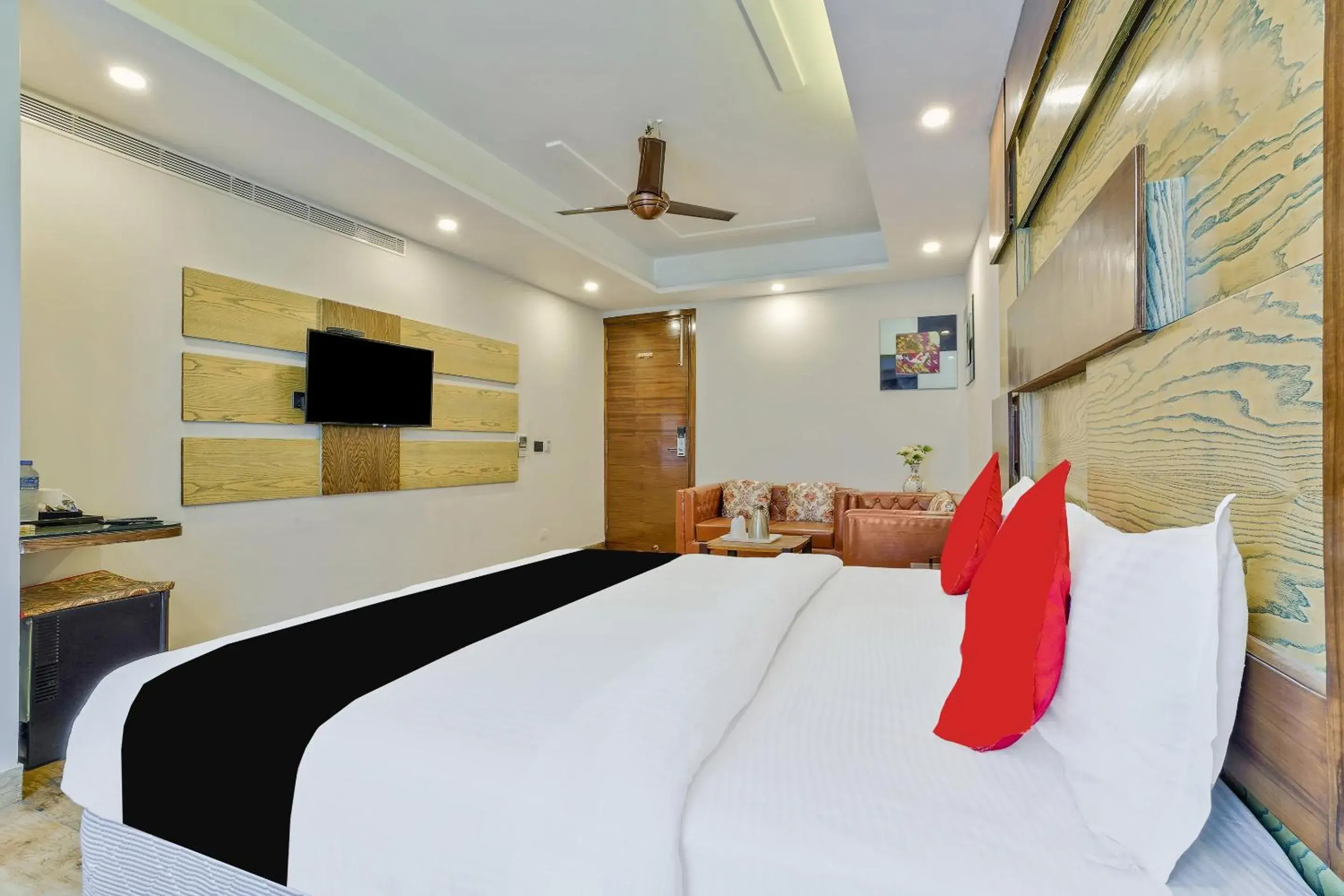 Suite with Hot Tub with free airport pickup in Staybook Hotel Nitya Maharani, Free Airport Pickup Suite with Hot Tub with free airport pickup in Staybook Hotel Nitya Maharani, Free Airport Pickup