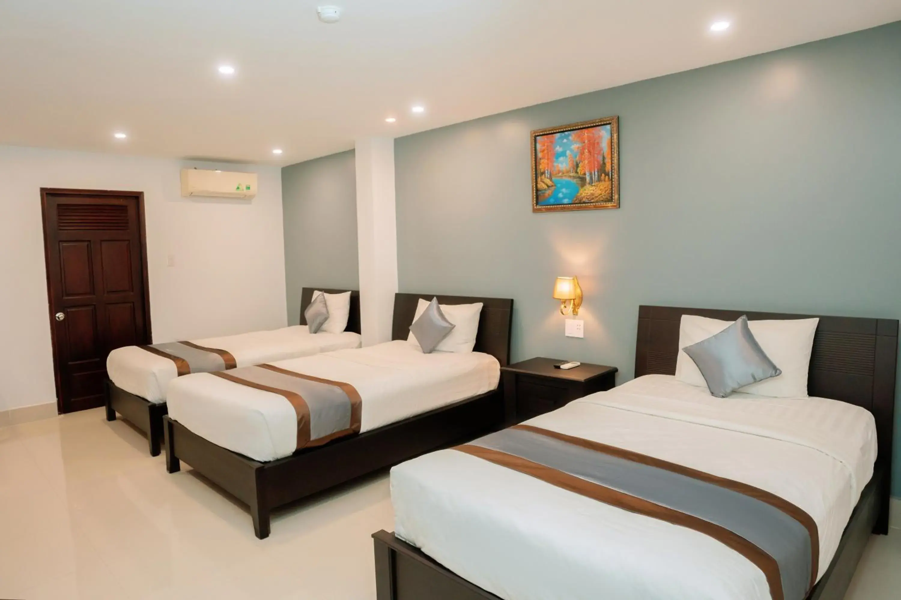 Standard Triple Room in Song Tien Hotel Standard Triple Room in Song Tien Hotel