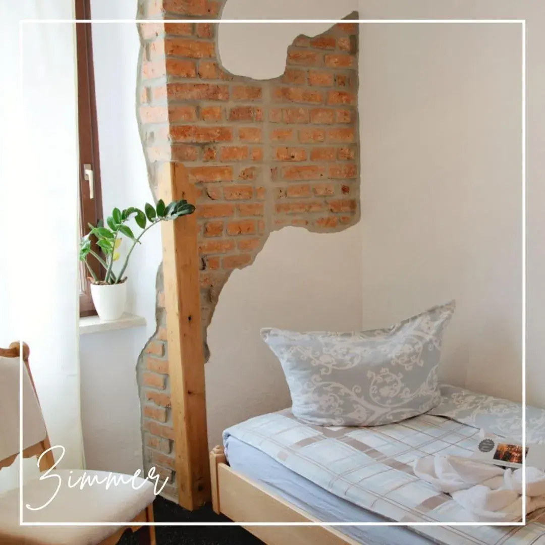 Single Room with Bathroom - single occupancy in Marktbrauerei B&B - das Frühstückshotel in Bad Lobenstein Single Room with Bathroom - single occupancy in Marktbrauerei B&B - das Frühstückshotel in Bad Lobenstein