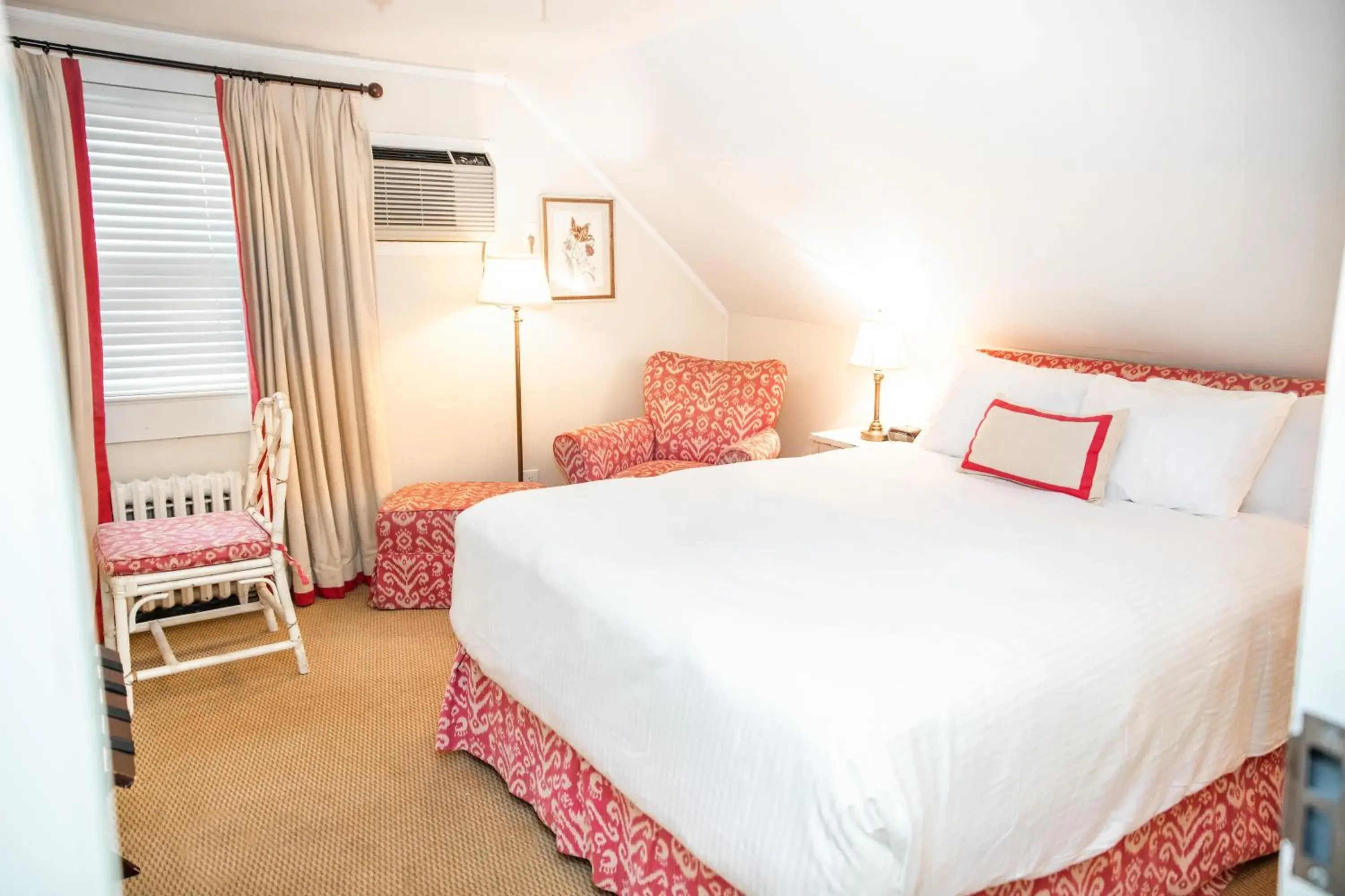 Standard Queen Room in Three Village Inn Standard Queen Room in Three Village Inn