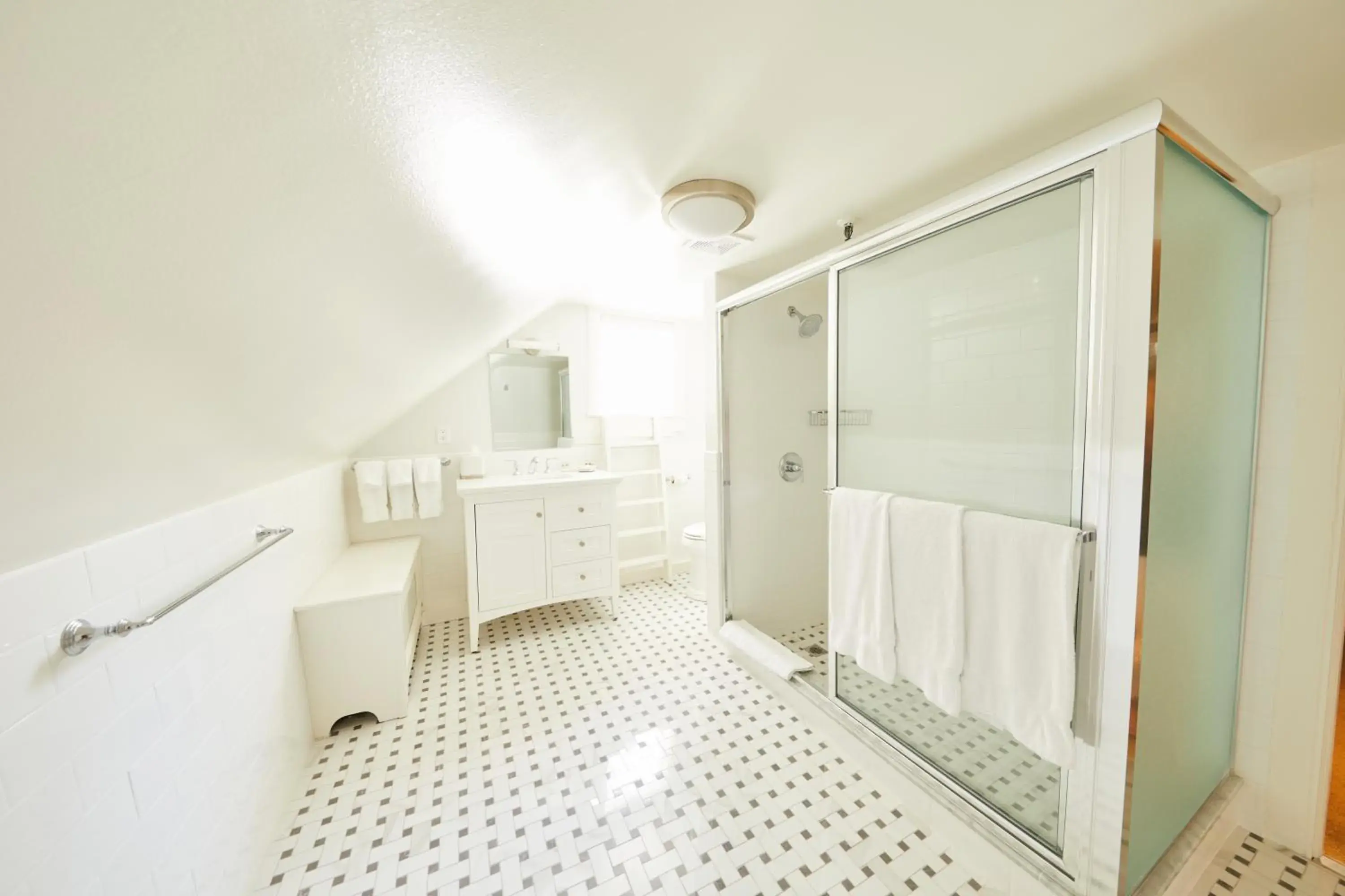 King Room in Three Village Inn King Room in Three Village Inn