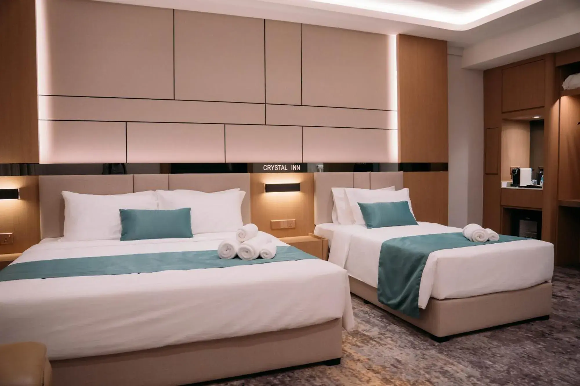 Luxury Triple Room in Crystal Inn Luxury Triple Room in Crystal Inn