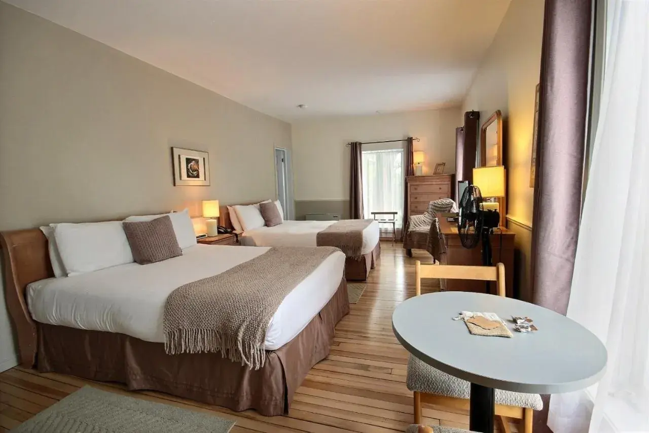 Family Room (4 Adults) in Auberge La Chocolatiere Family Room (4 Adults) in Auberge La Chocolatiere