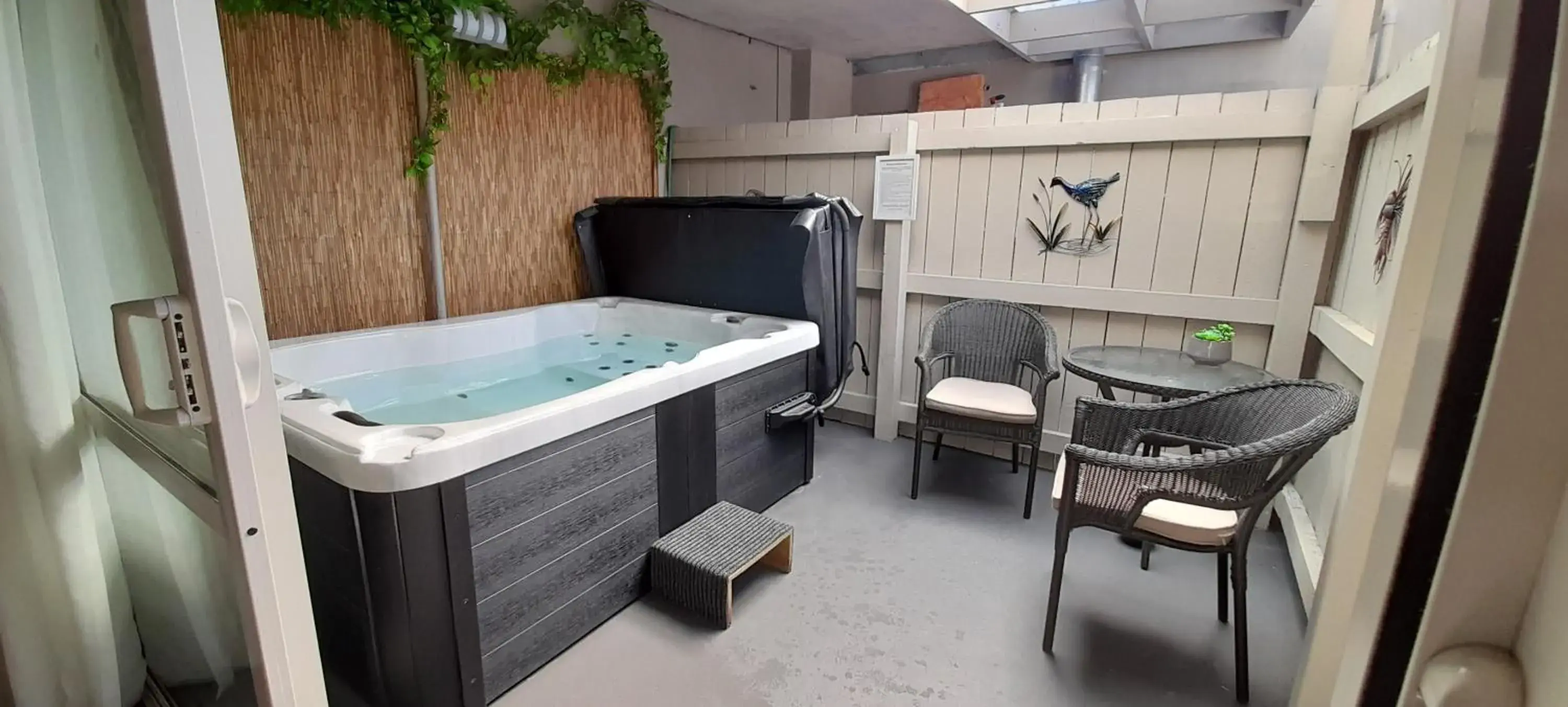 One-Bedroom Apartment with Hot Tub in Dunedin Palms Motel One-Bedroom Apartment with Hot Tub in Dunedin Palms Motel