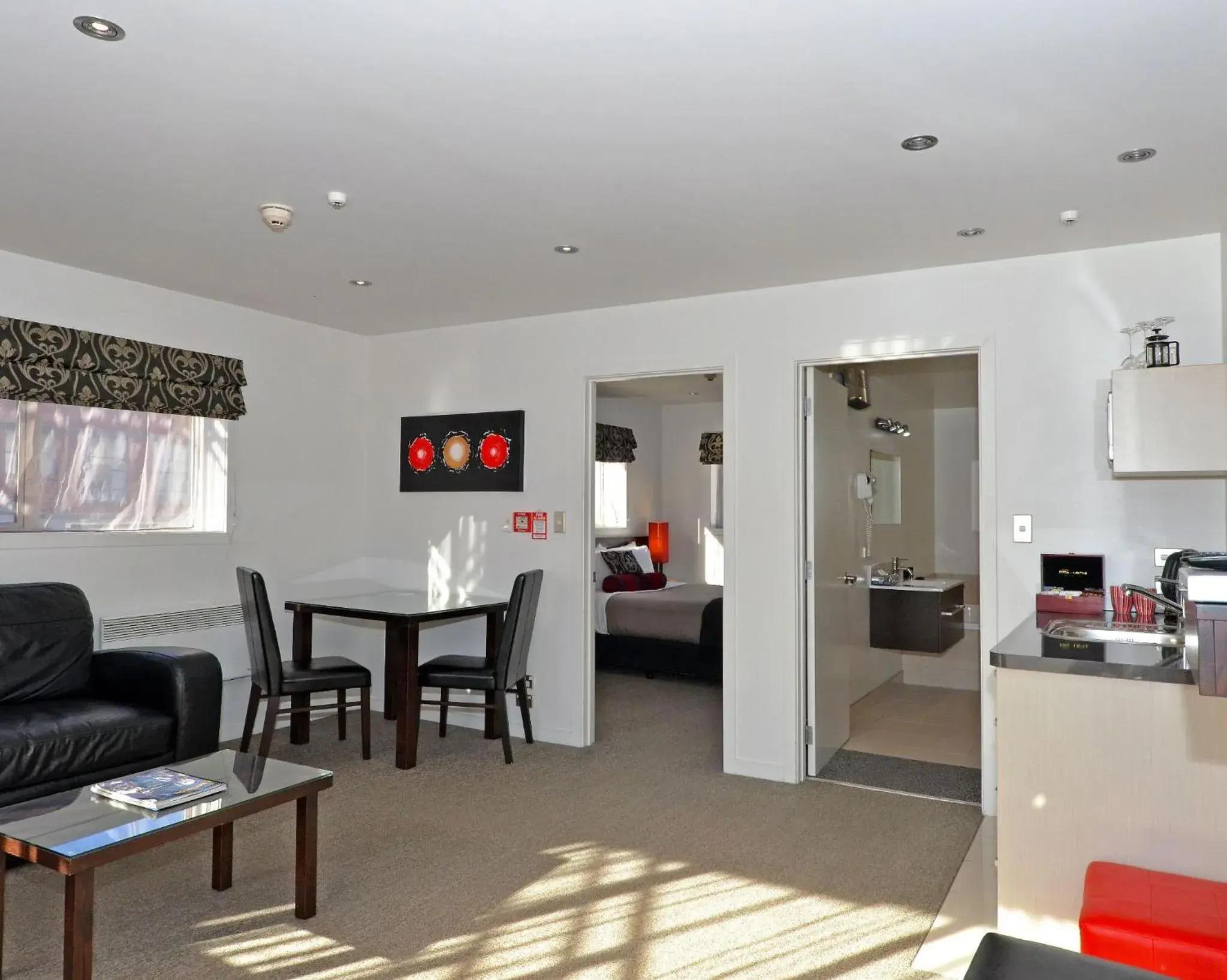 King Suite with Spa Bath in Dunedin Palms Motel King Suite with Spa Bath in Dunedin Palms Motel