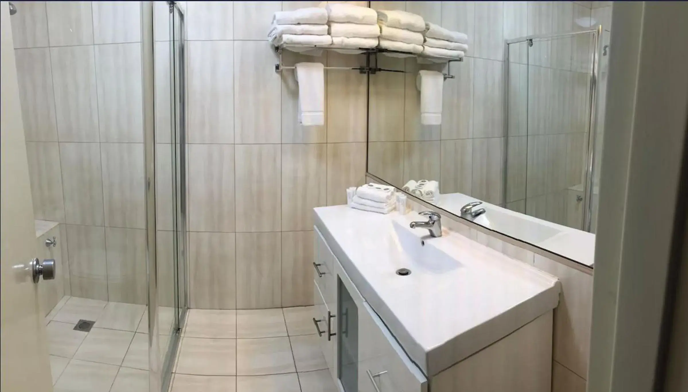 Executive Room with Two Queen Beds in Hunts Hotel Liverpool Executive Room with Two Queen Beds in Hunts Hotel Liverpool