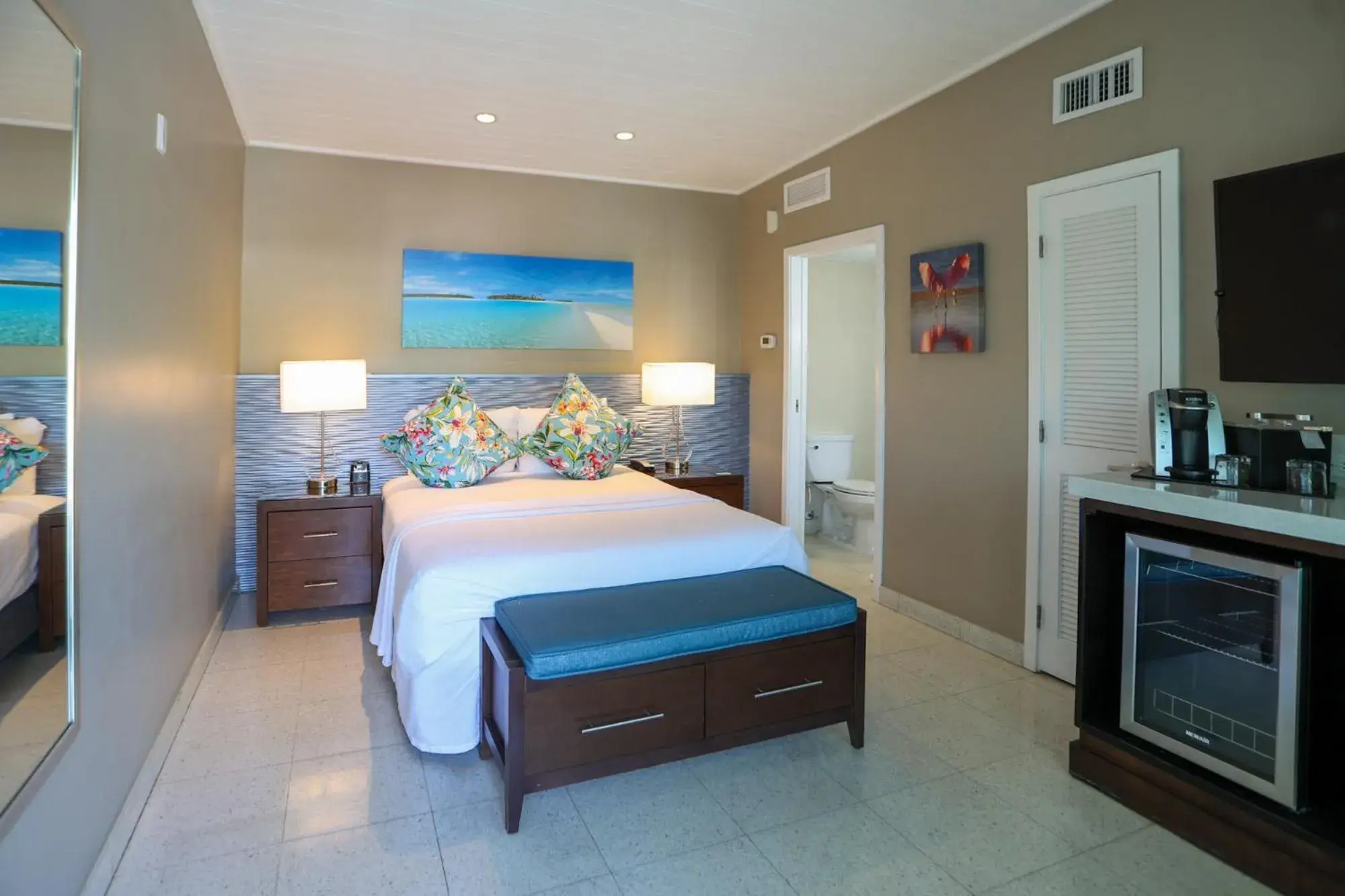 Deluxe Queen Room in Orchid Key Inn - Adults Only Deluxe Queen Room in Orchid Key Inn - Adults Only