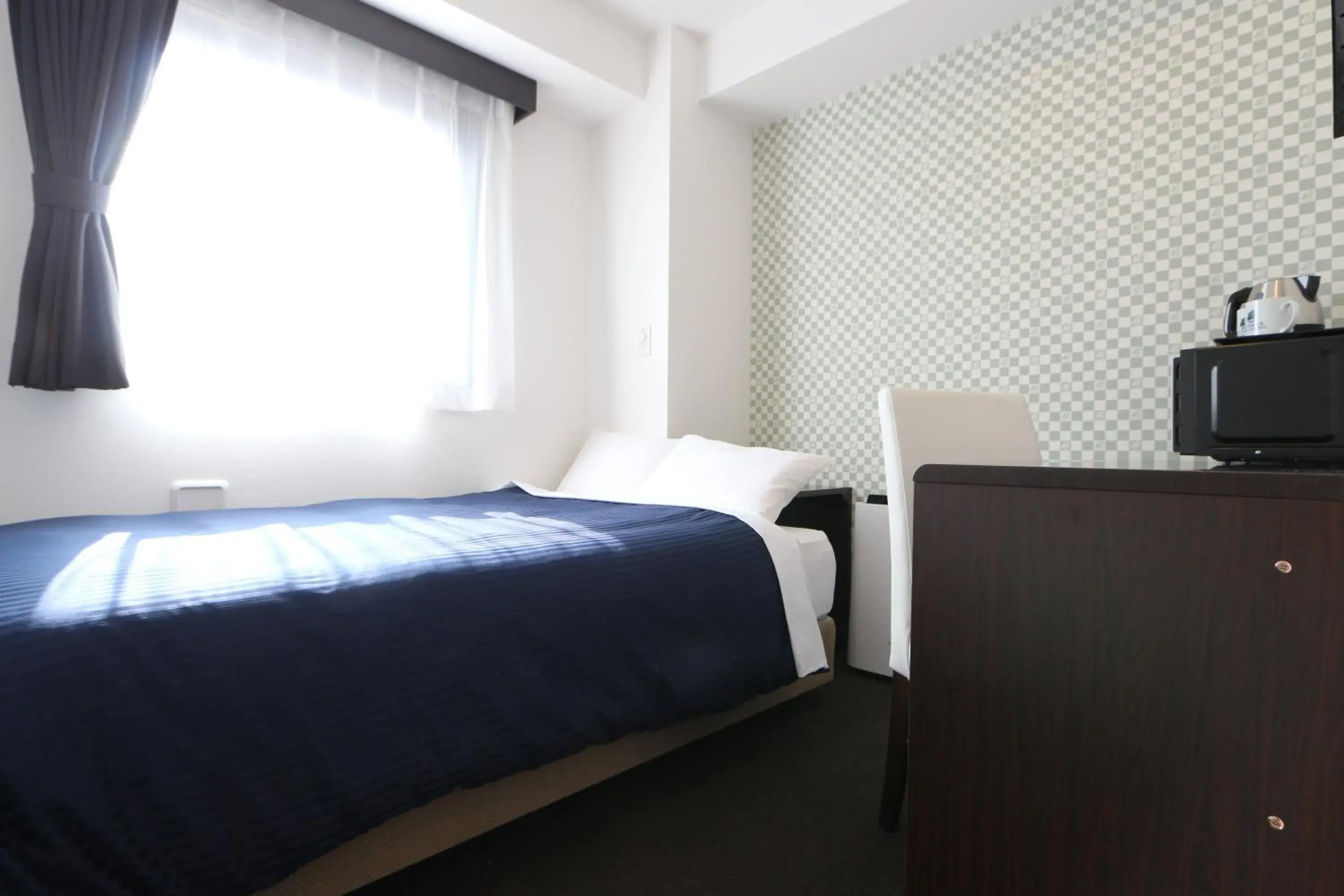 Double room with Small Double Bed - single occupancy - Disability Access - Smoking in HOTEL LiVEMAX Minamihashimoto Ekimae Double room with Small Double Bed - single occupancy - Disability Access - Smoking in HOTEL LiVEMAX Minamihashimoto Ekimae
