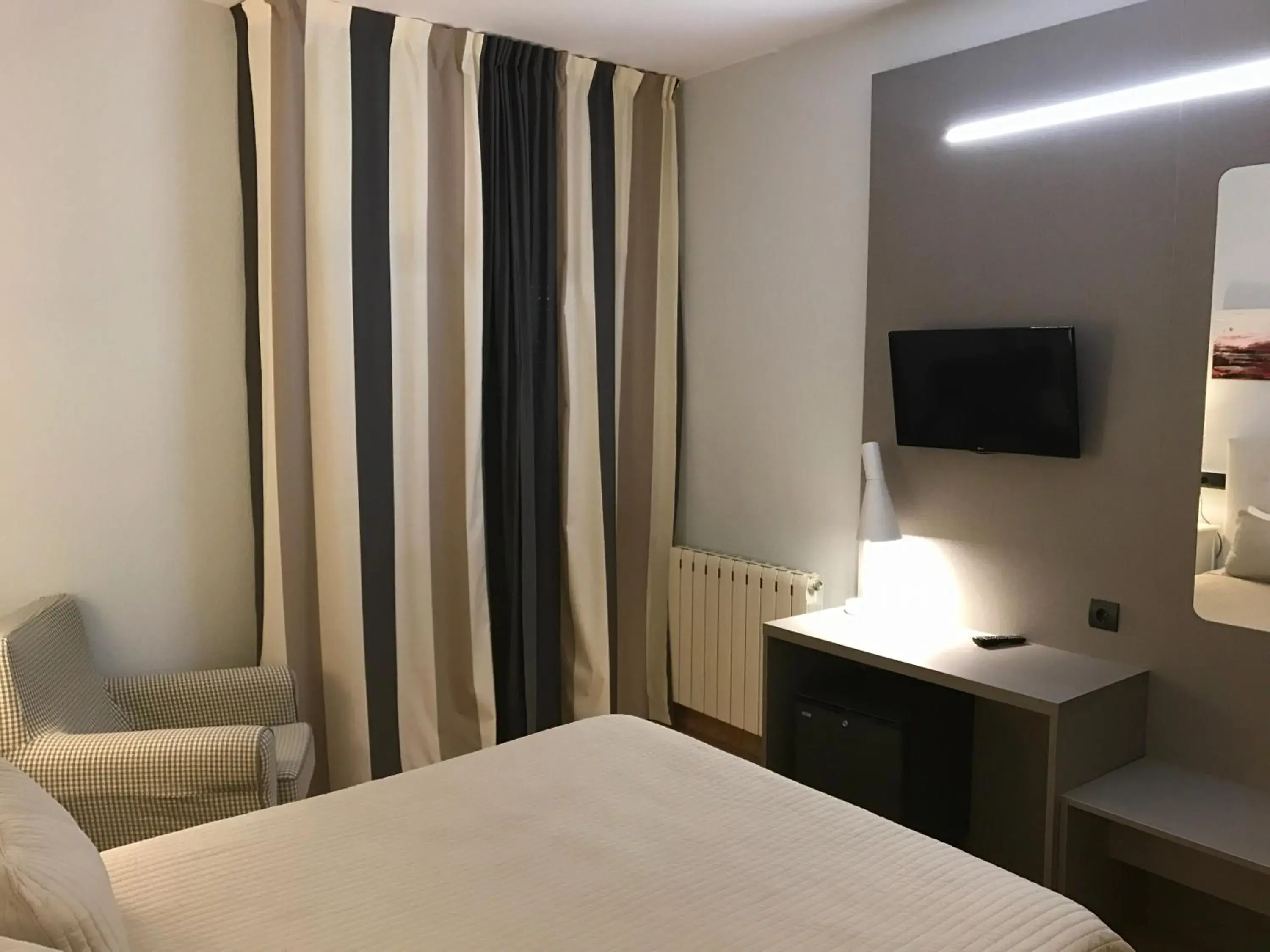 Double or Twin Room with Balcony in Hotel Valjunco Double or Twin Room with Balcony in Hotel Valjunco