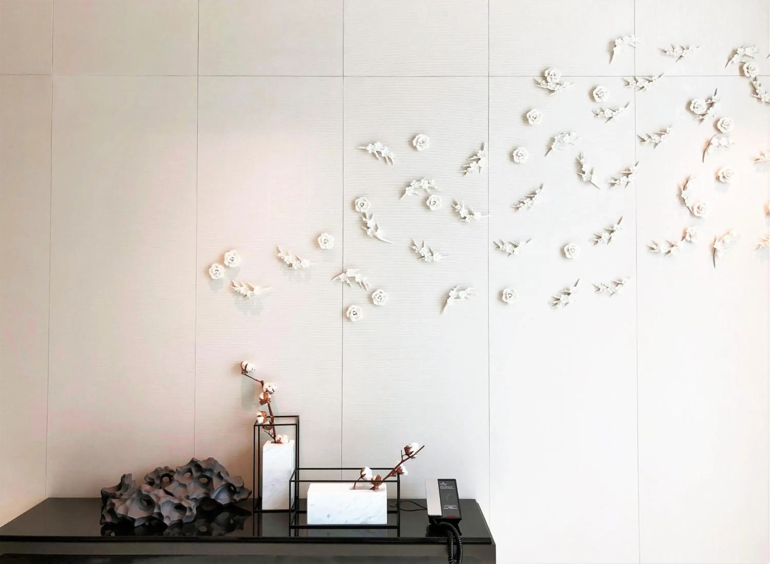 Deluxe Guest Room with King Bed and Sofa in Renaissance Taipei Shihlin Hotel Deluxe Guest Room with King Bed and Sofa in Renaissance Taipei Shihlin Hotel