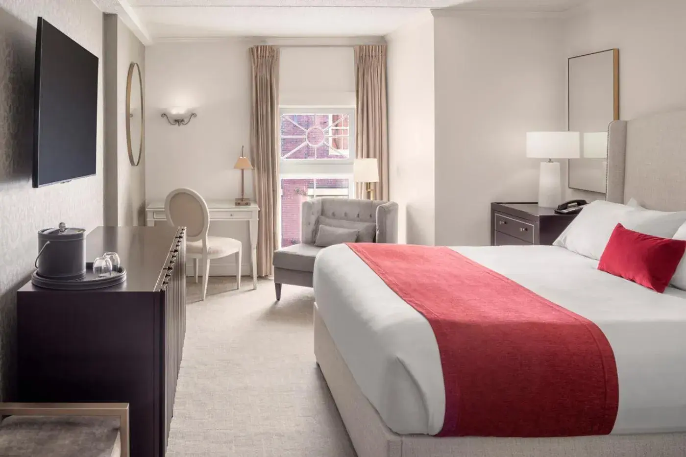 Deluxe King Room in Portland Regency Hotel & Spa Deluxe King Room in Portland Regency Hotel & Spa