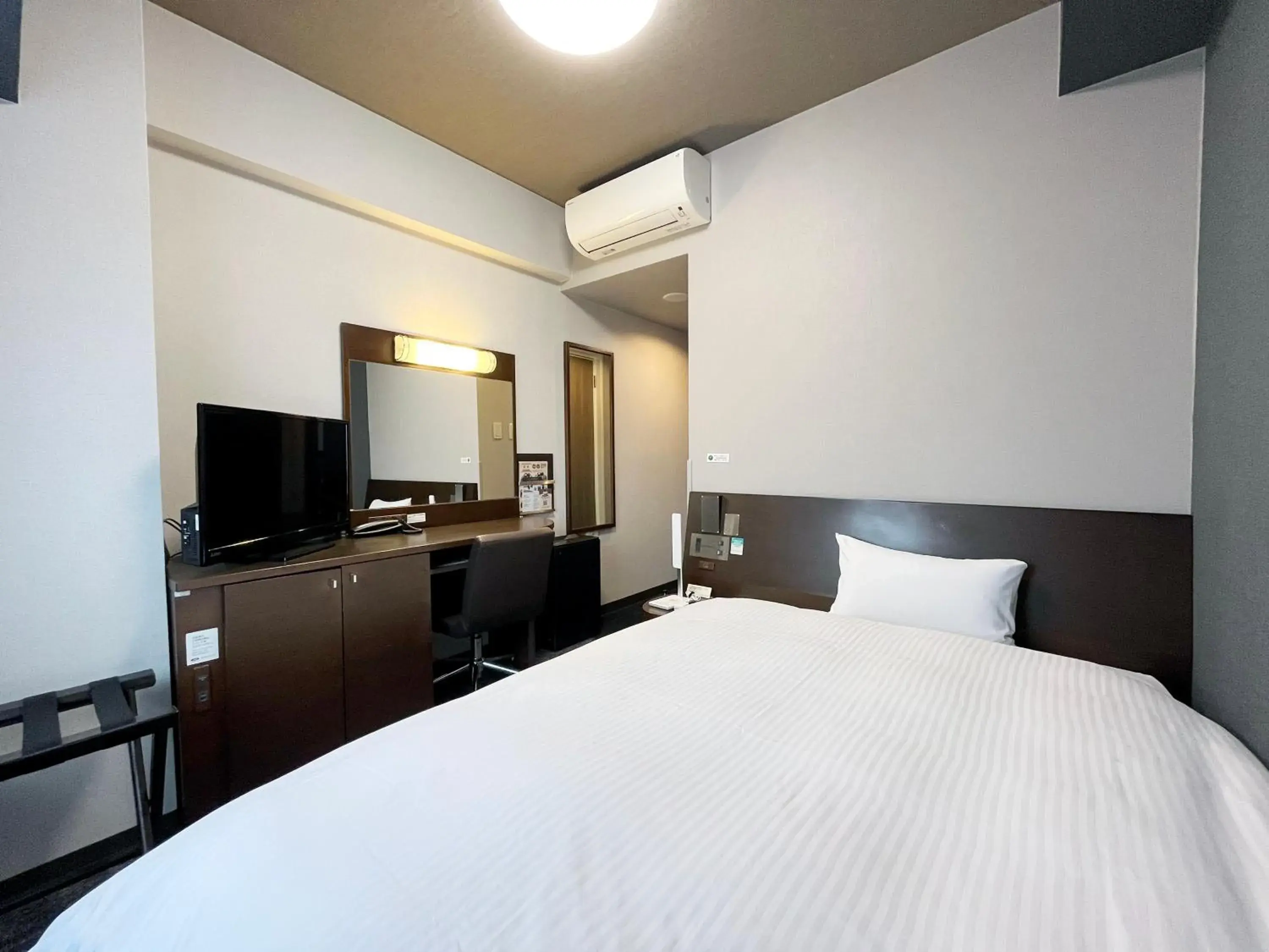 Comfort Single Room - single occupancy - Non-Smoking in Hotel Route-Inn Toki Comfort Single Room - single occupancy - Non-Smoking in Hotel Route-Inn Toki