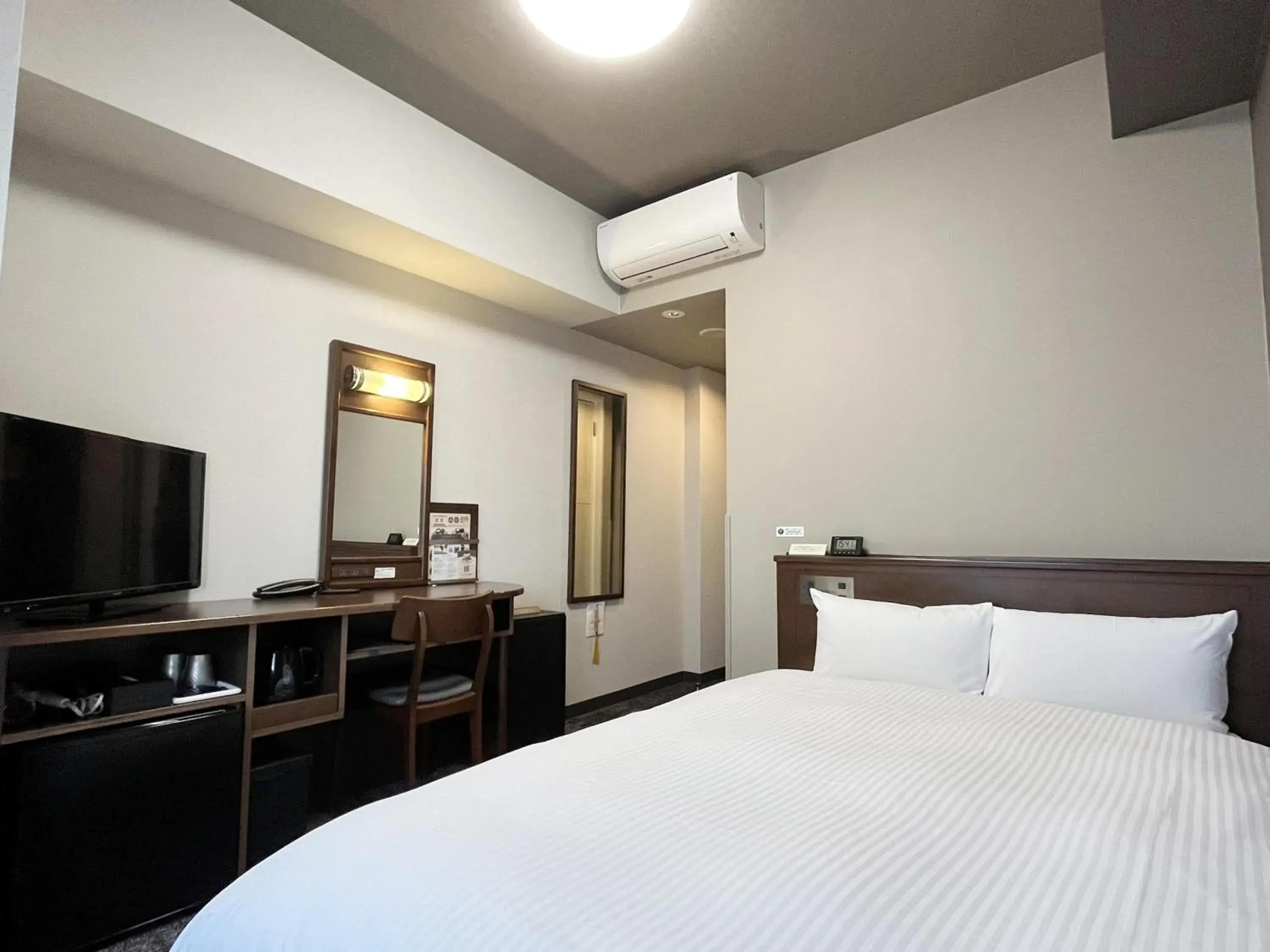 Double Room with Small Double Bed - Smoking in Hotel Route-Inn Toki Double Room with Small Double Bed - Smoking in Hotel Route-Inn Toki