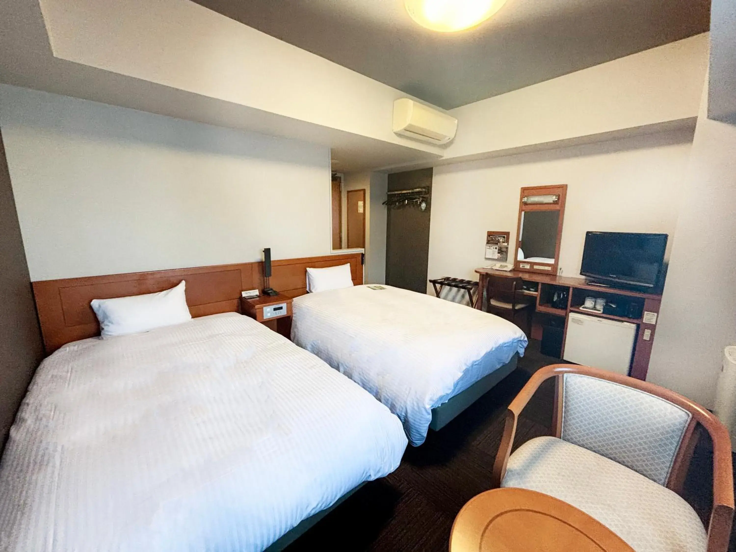 Twin Room - Non-Smoking in Hotel Route-Inn Suzuka Twin Room - Non-Smoking in Hotel Route-Inn Suzuka