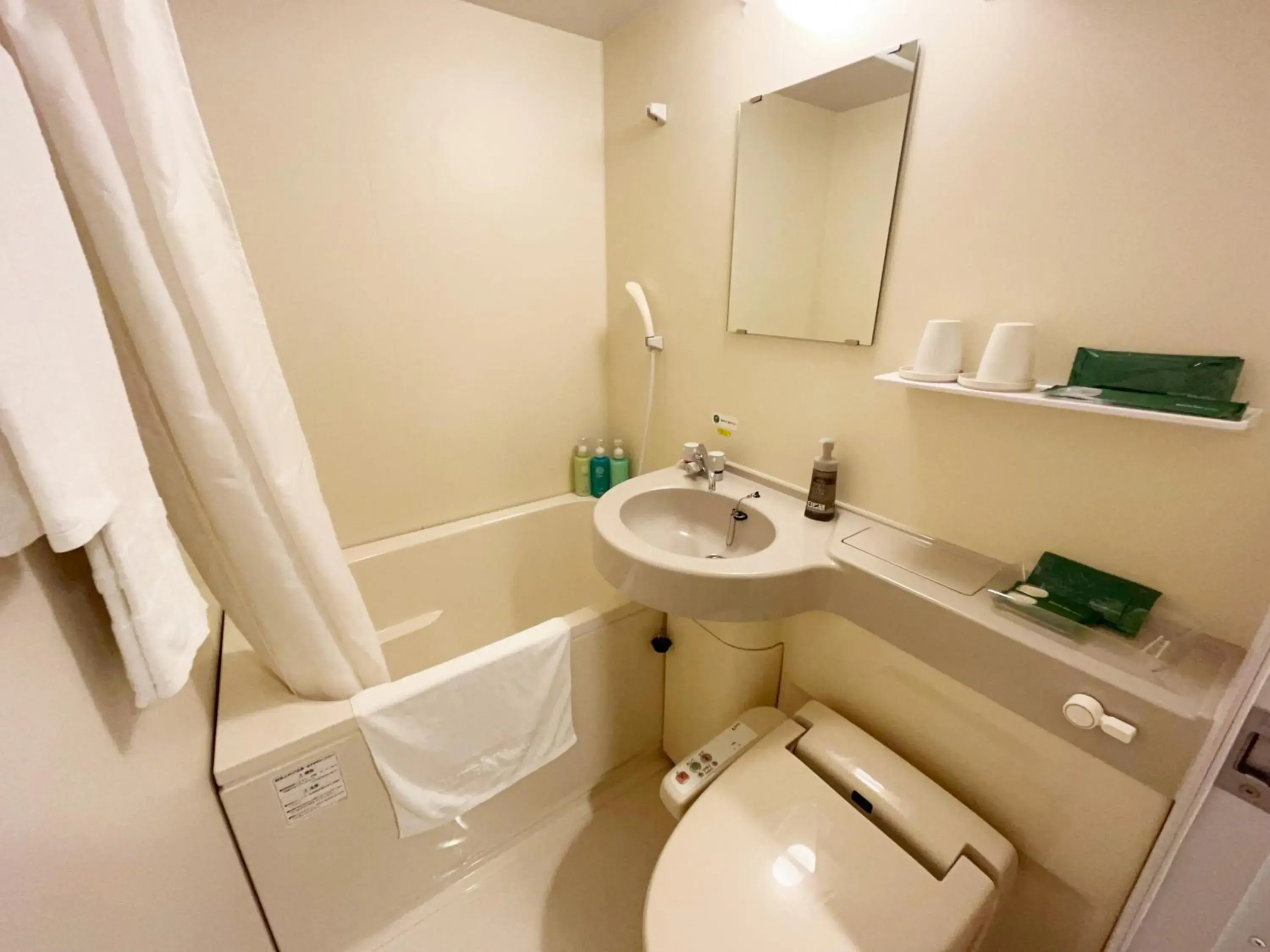 Twin Room - single occupancy - Smoking in Hotel Route-Inn Ichinomiya Ekimae Twin Room - single occupancy - Smoking in Hotel Route-Inn Ichinomiya Ekimae