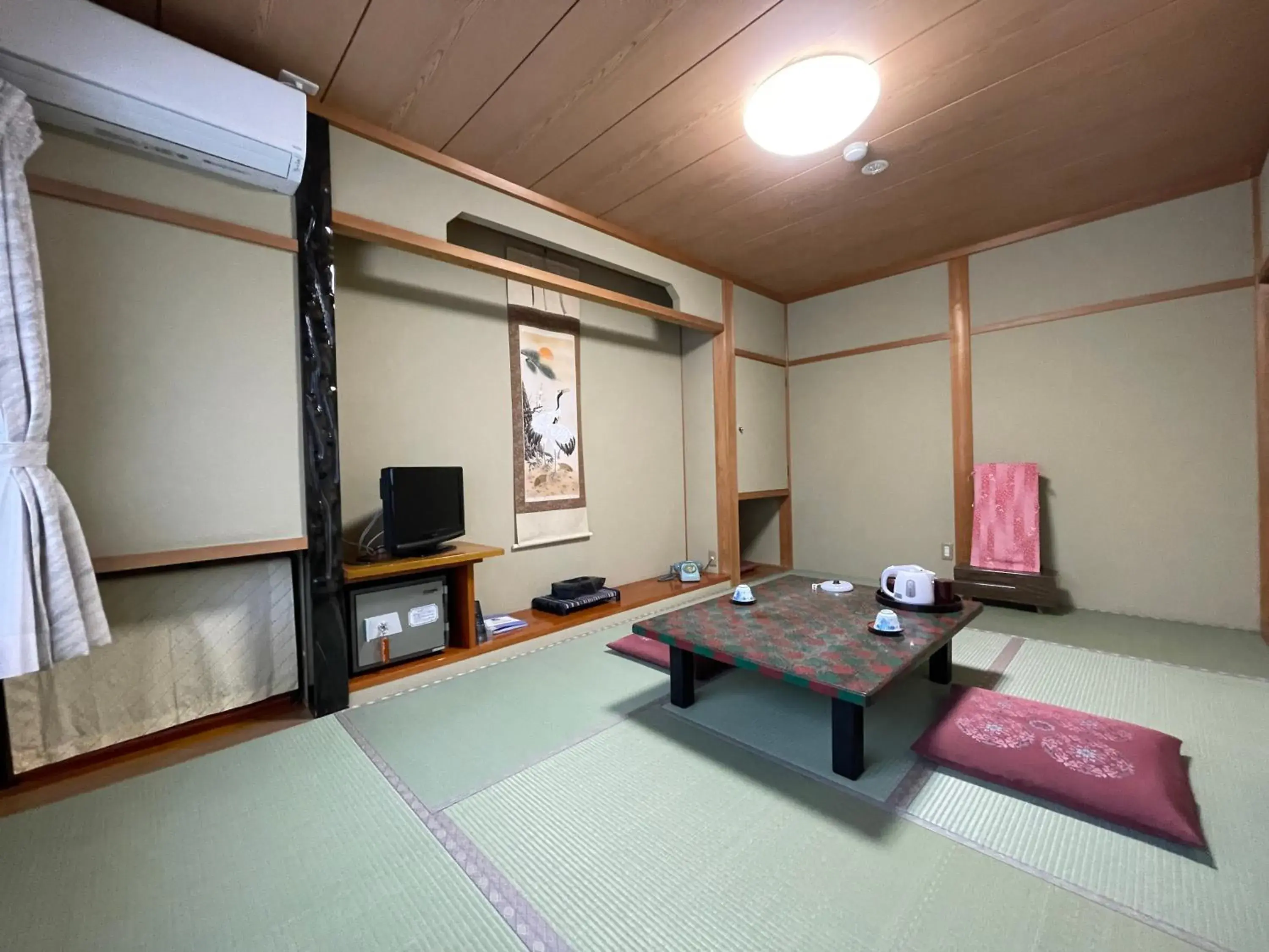 Standard Twin Room with Shared Bathroom - single occupancy in Suisensou Standard Twin Room with Shared Bathroom - single occupancy in Suisensou