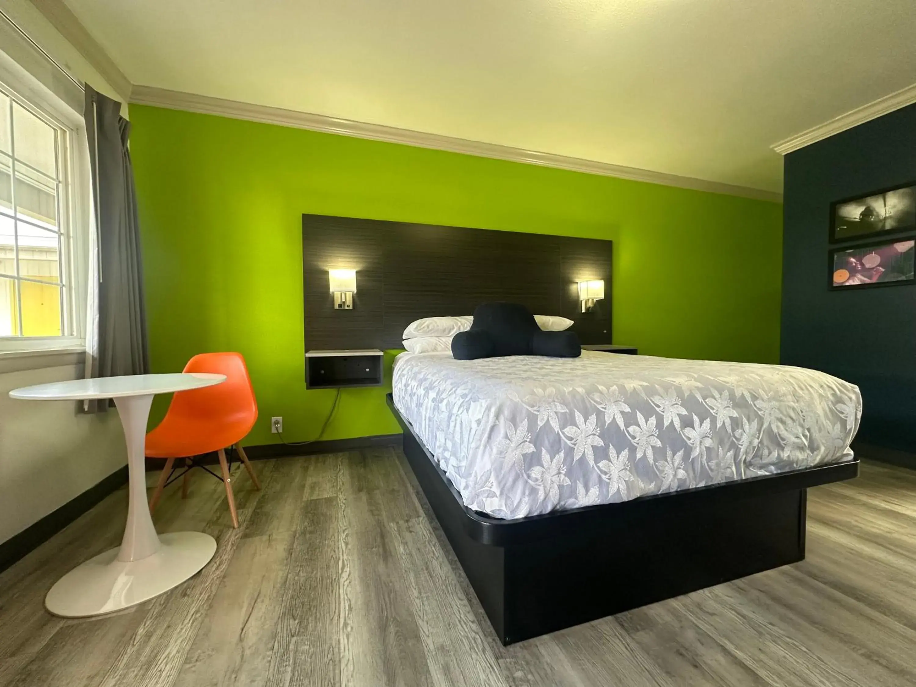 Queen Room in Americas Best Value Inn Winnemucca Queen Room in Americas Best Value Inn Winnemucca