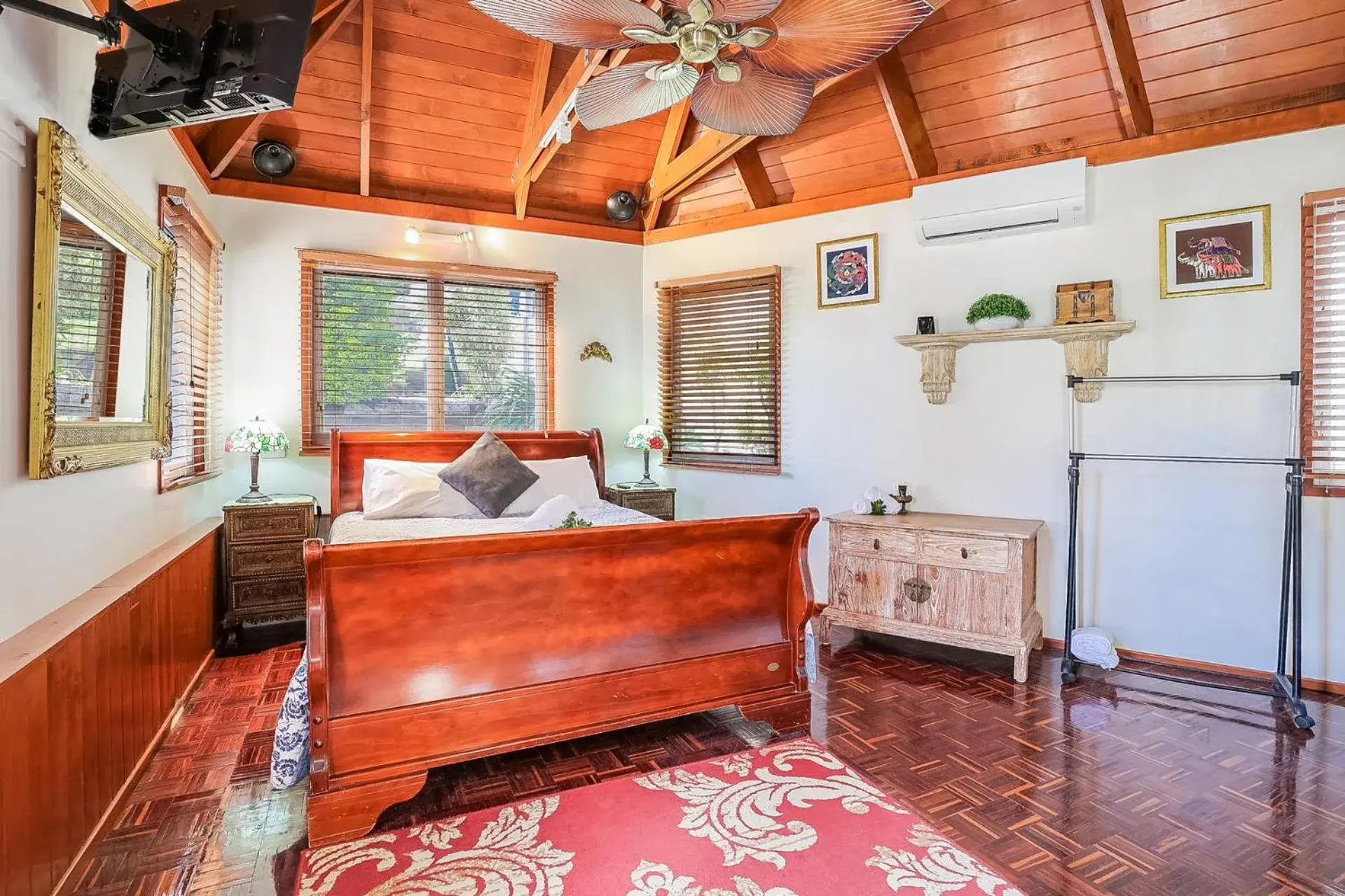 One-Bedroom Suite - Java in 1770 Sovereign Lodge Retreat One-Bedroom Suite - Java in 1770 Sovereign Lodge Retreat