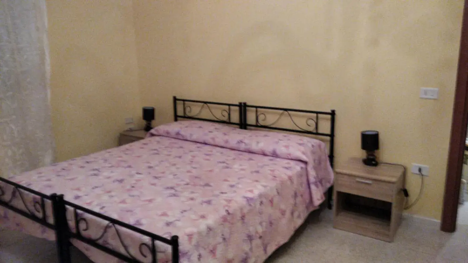 Double Room with Private Bathroom in Capinera Double Room with Private Bathroom in Capinera