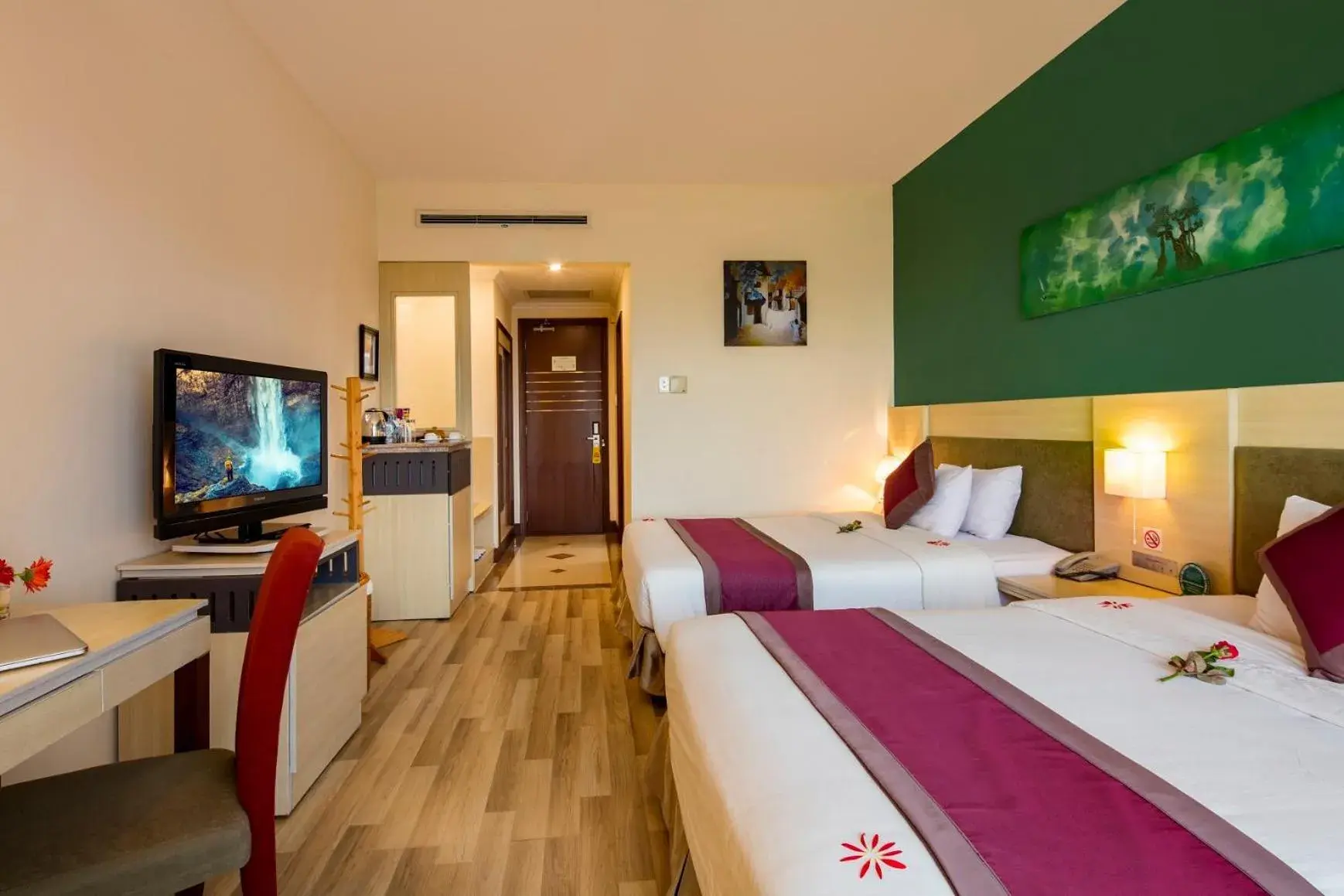 Deluxe Twin Room with City View in Sai Gon Quang Binh Hotel Deluxe Twin Room with City View in Sai Gon Quang Binh Hotel