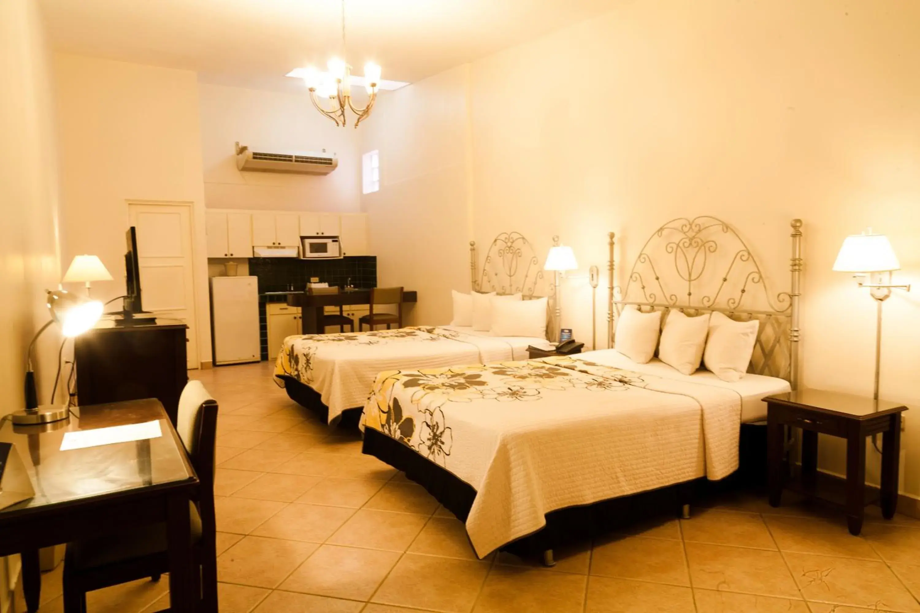 Studio with Two Queen Beds in Hotel El Almendro Studio with Two Queen Beds in Hotel El Almendro