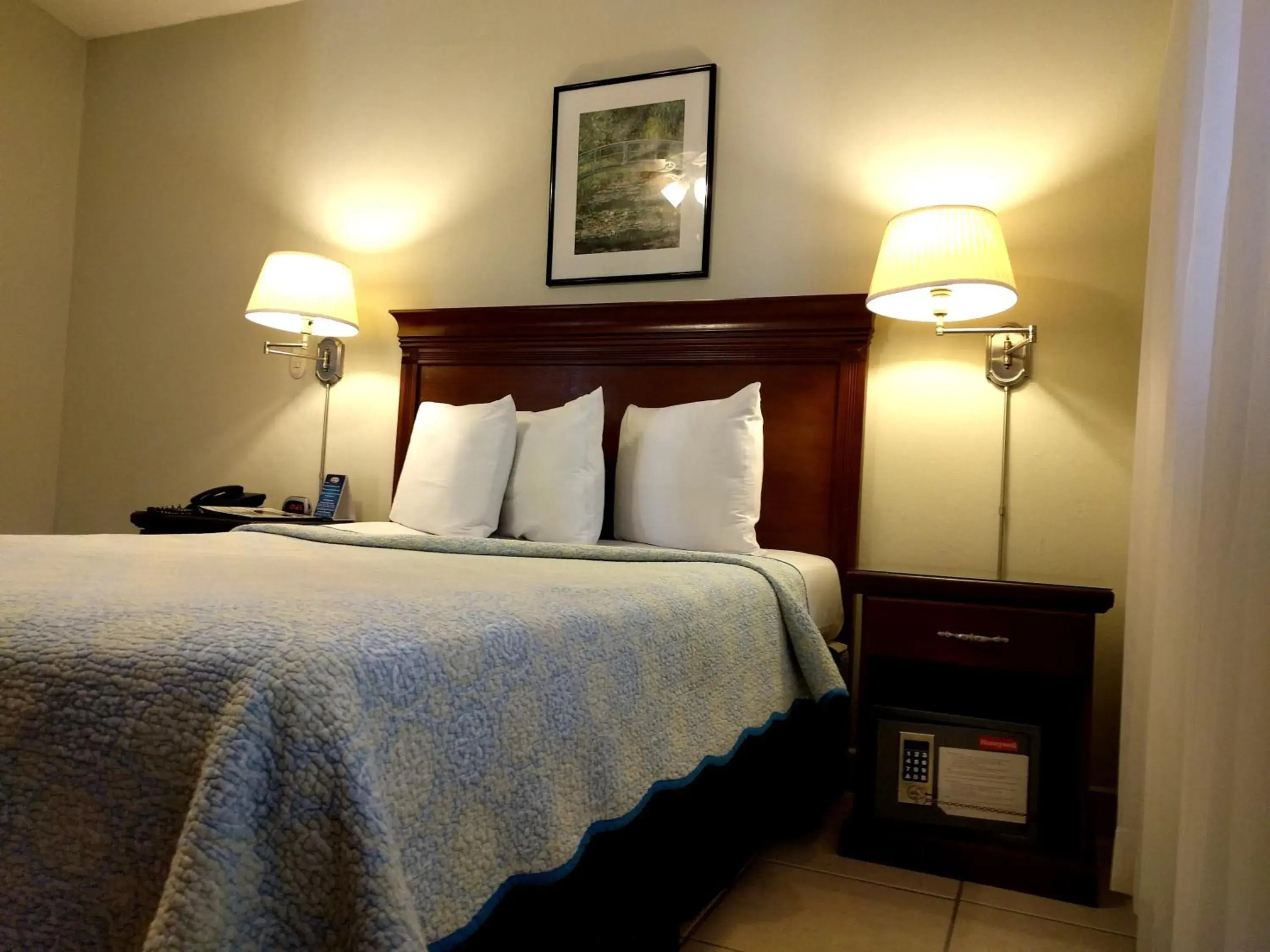 Queen Room in Hotel El Almendro Queen Room in Hotel El Almendro