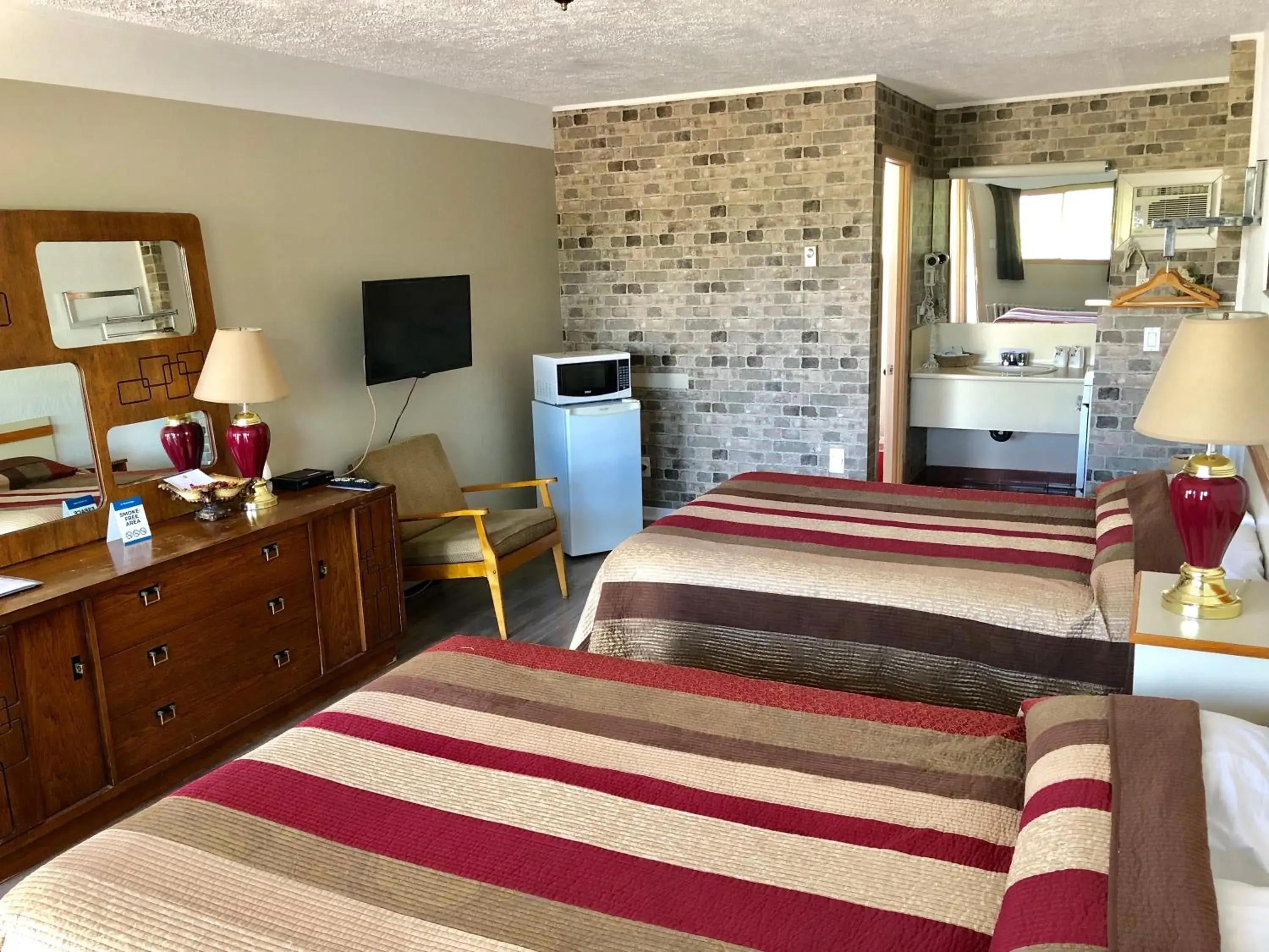 Double Room with Two Double Beds in Motel Belle Riviere Double Room with Two Double Beds in Motel Belle Riviere