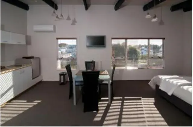 Deluxe One-Bedroom Apartment - single occupancy in Broadway Motel & Miro Court Villas Deluxe One-Bedroom Apartment - single occupancy in Broadway Motel & Miro Court Villas