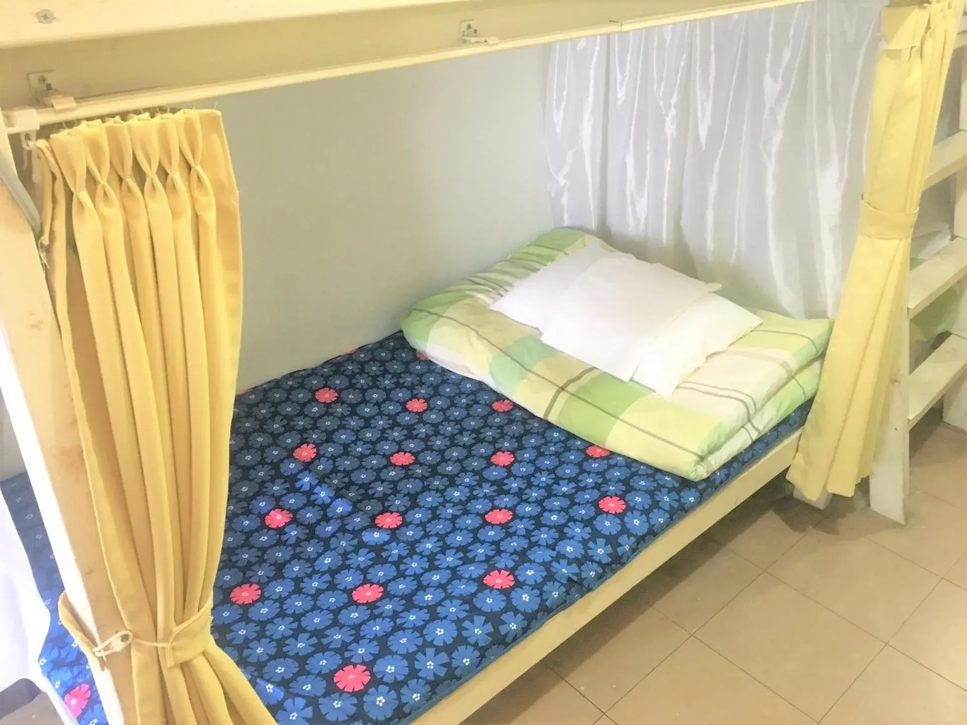 Bunk Bed in Male Dormitory Room in Kagoshima Little Asia Bunk Bed in Male Dormitory Room in Kagoshima Little Asia