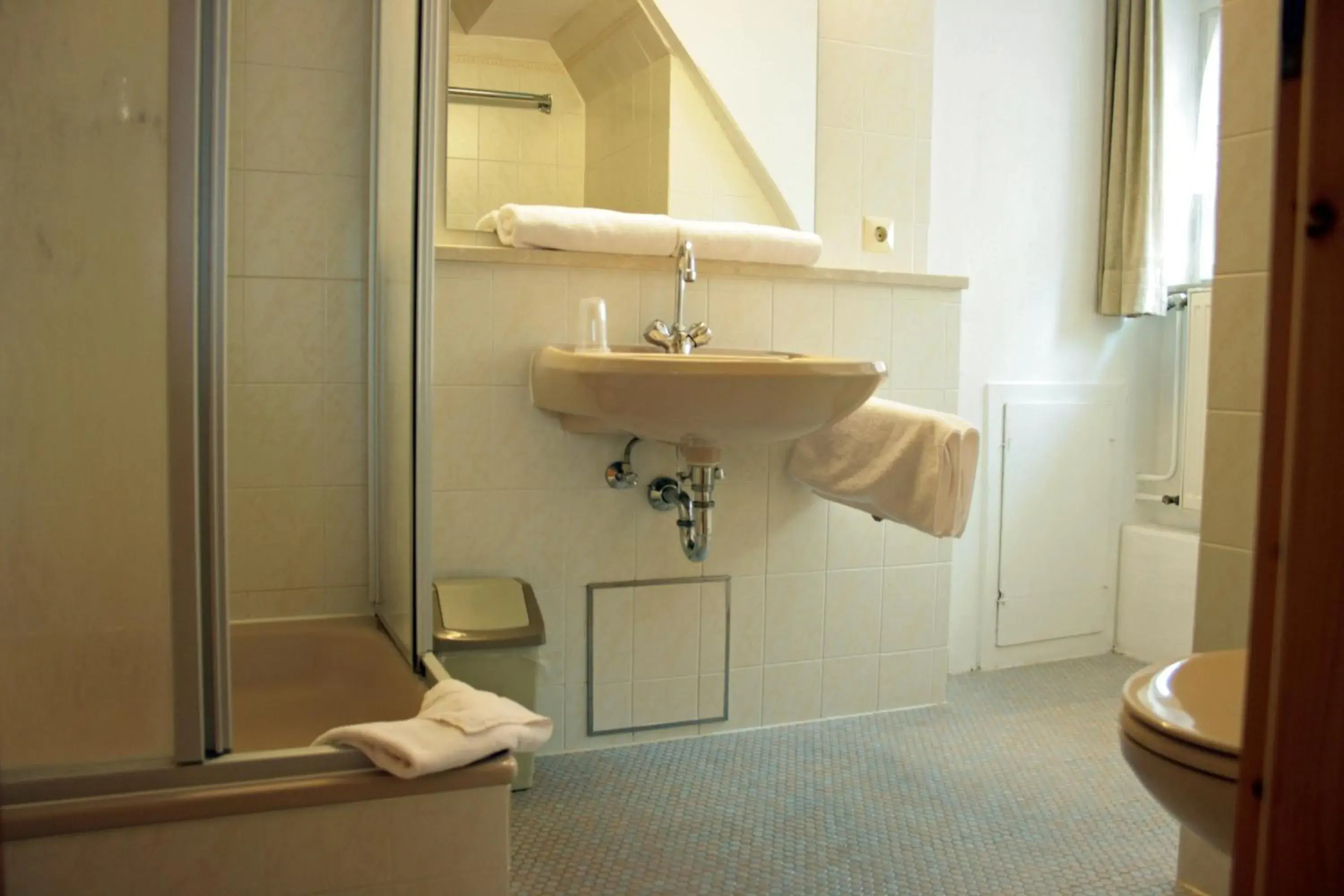 Twin Room in Gästehaus am weißen Turm Twin Room in Gästehaus am weißen Turm