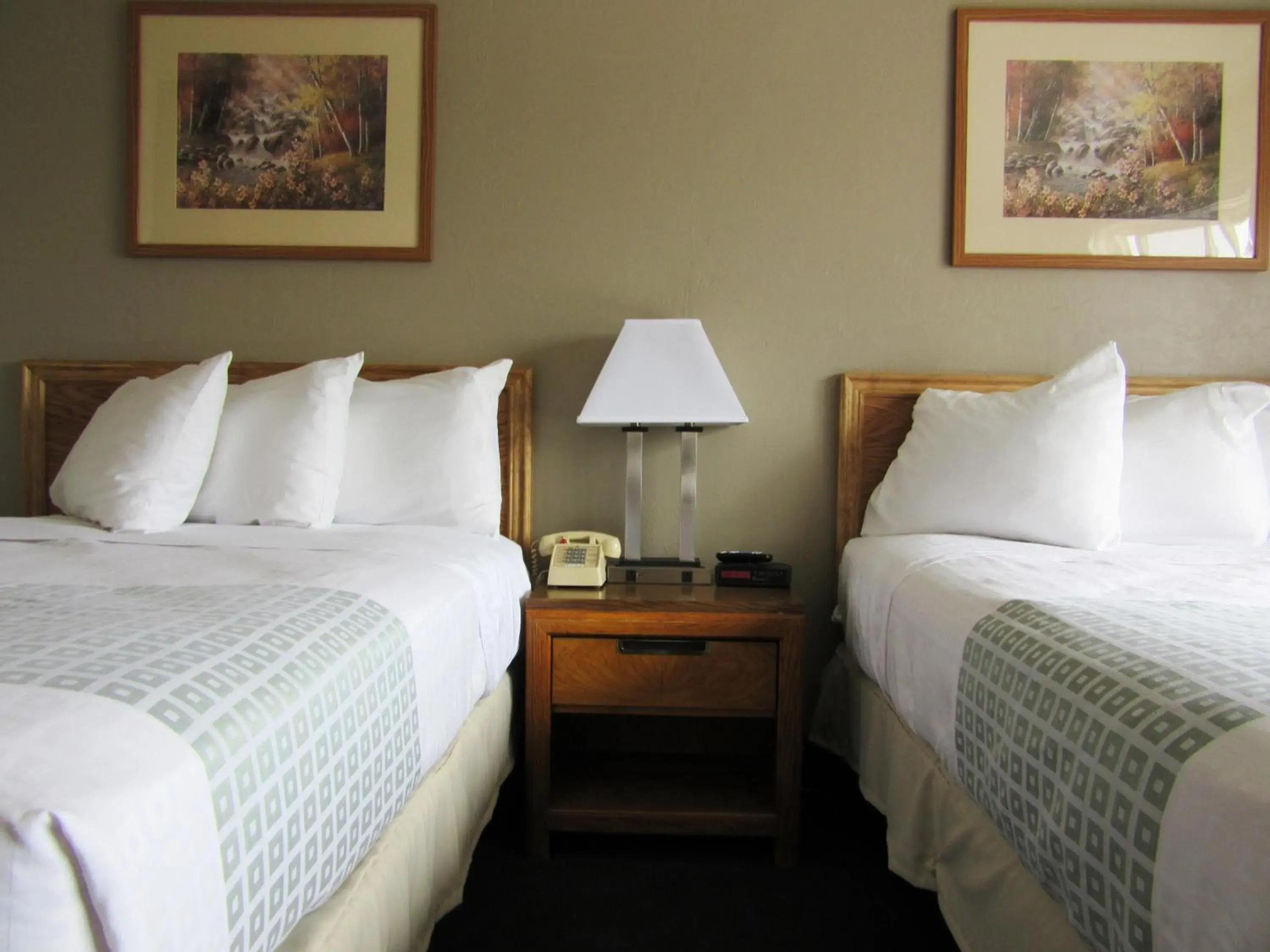 Queen Room with Two Queen Beds in White Buffalo Hotel Queen Room with Two Queen Beds in White Buffalo Hotel