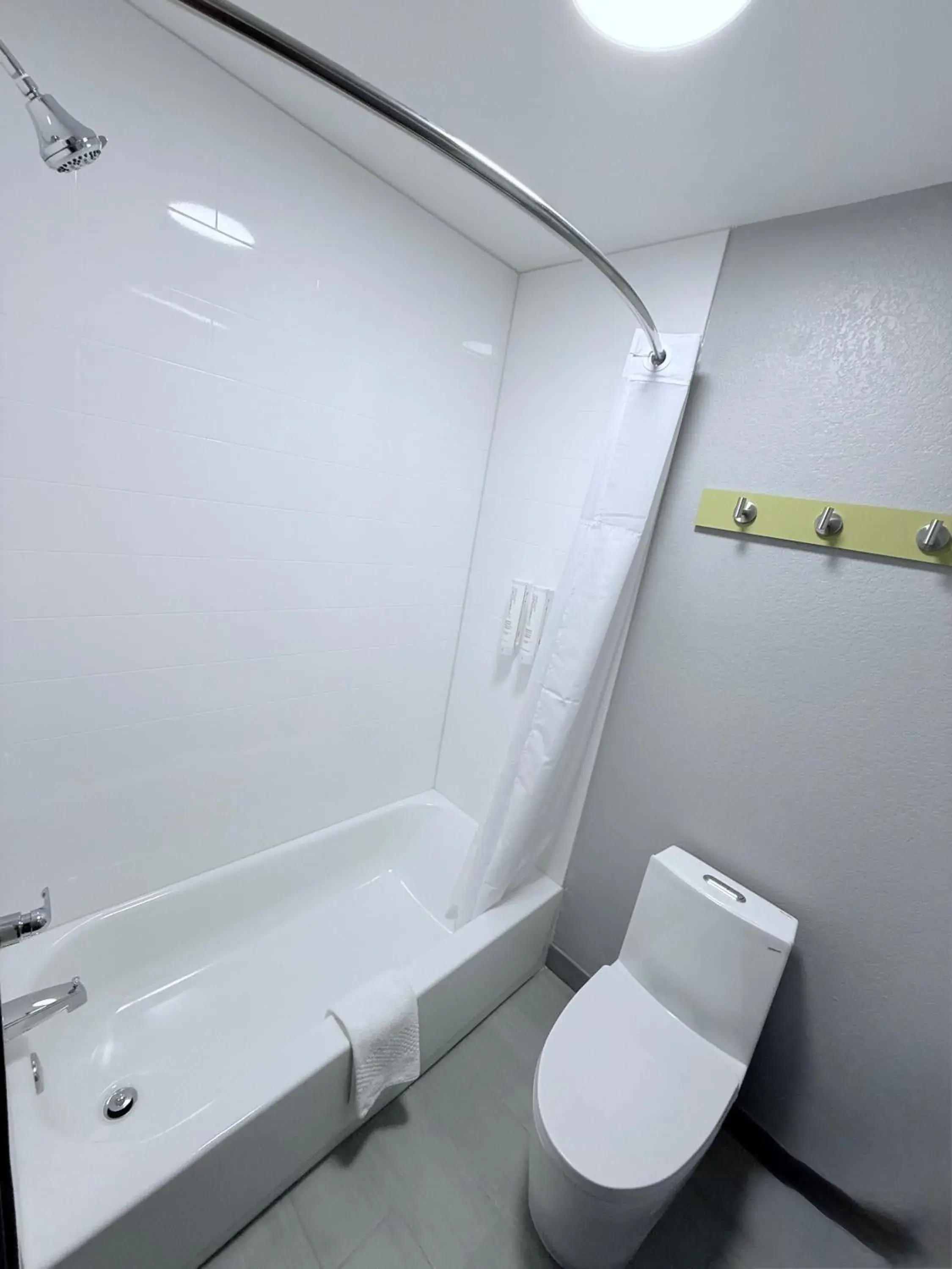 Quadruple Room with Two Queen Beds - Non Smoking in Clarion Pointe Quadruple Room with Two Queen Beds - Non Smoking in Clarion Pointe